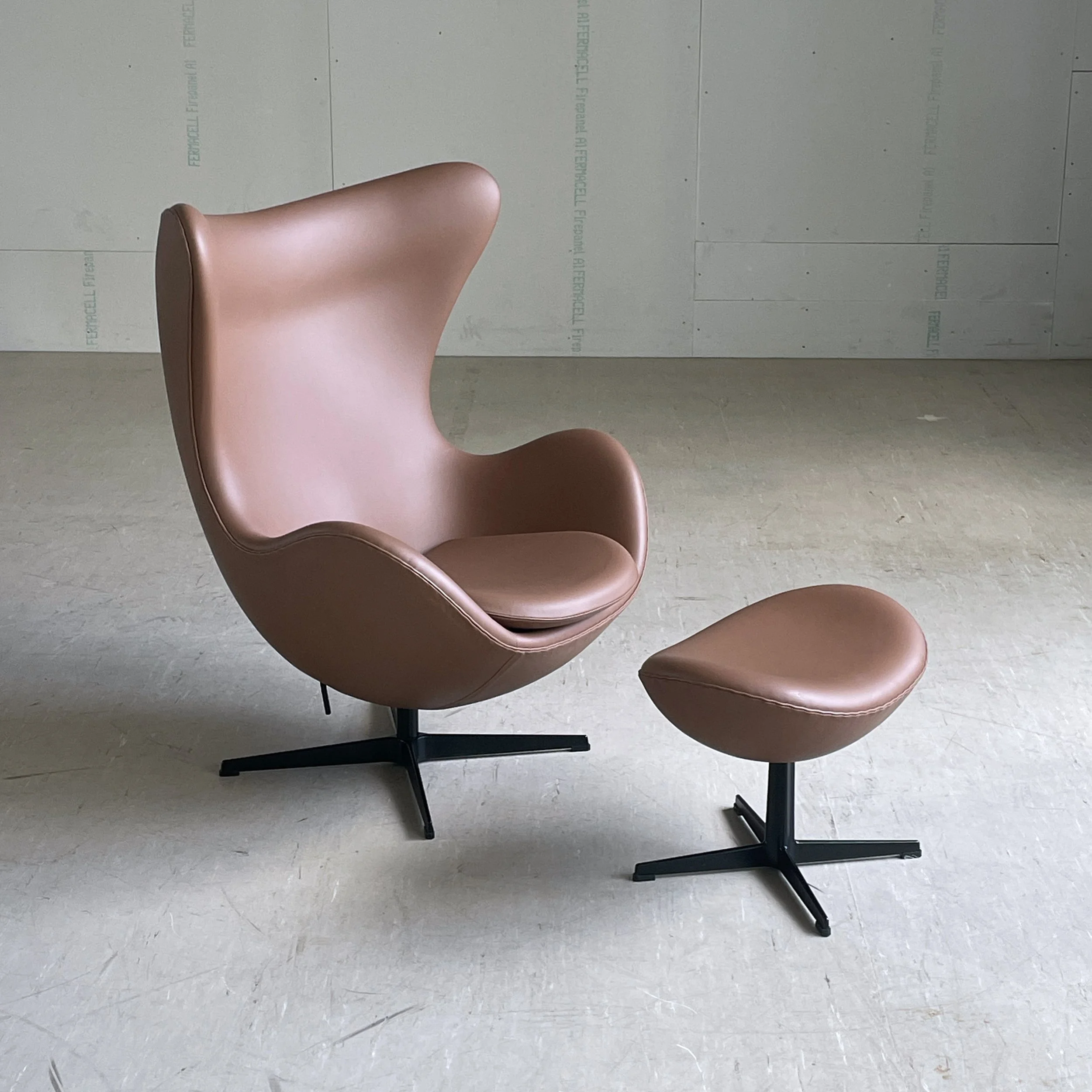 ModernEra_Arne_Jacobsen_Egg._3223 2.JPG