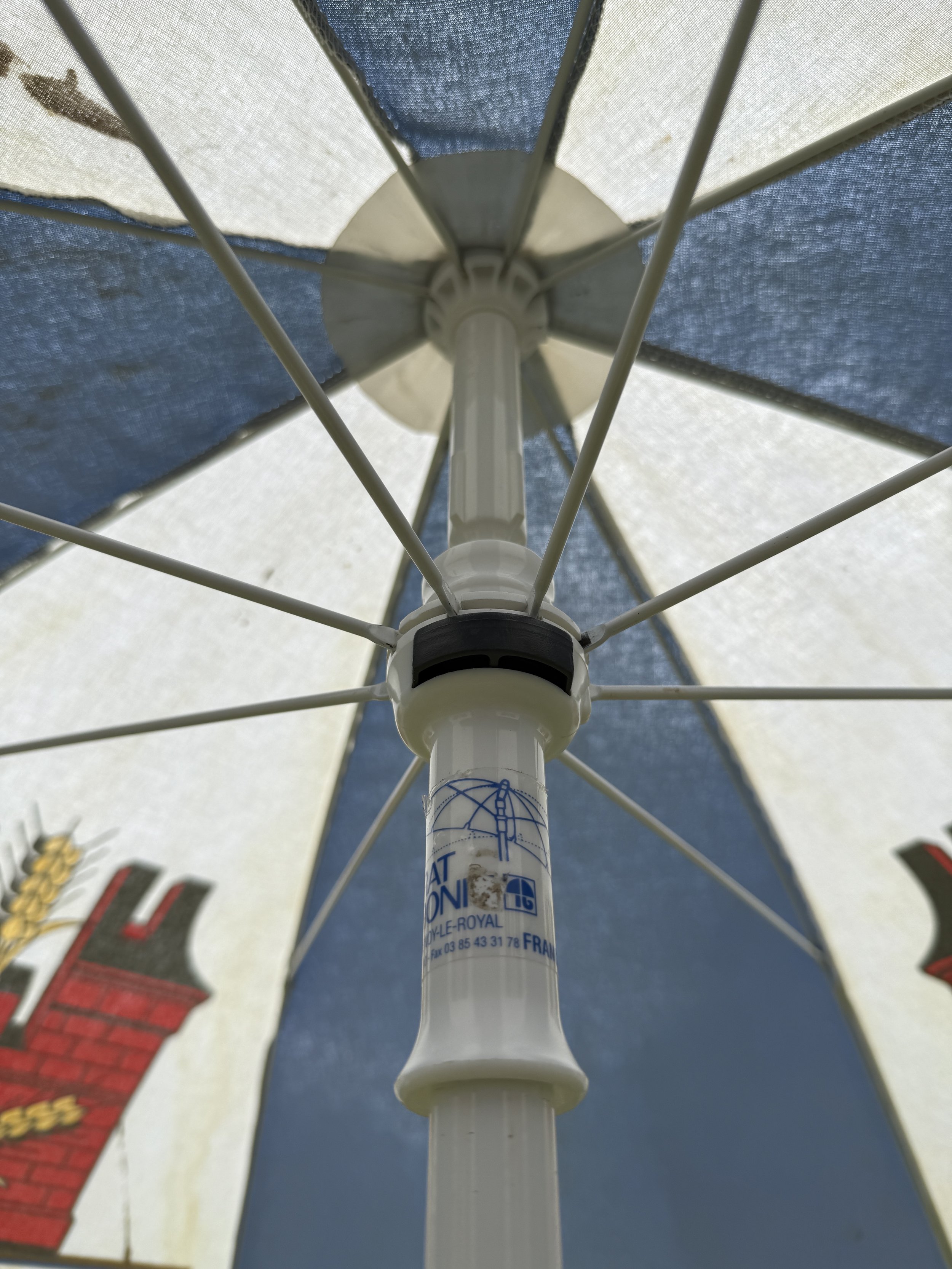 ModernEra_Feldschlösschen_Sonnenschirm5159.JPG