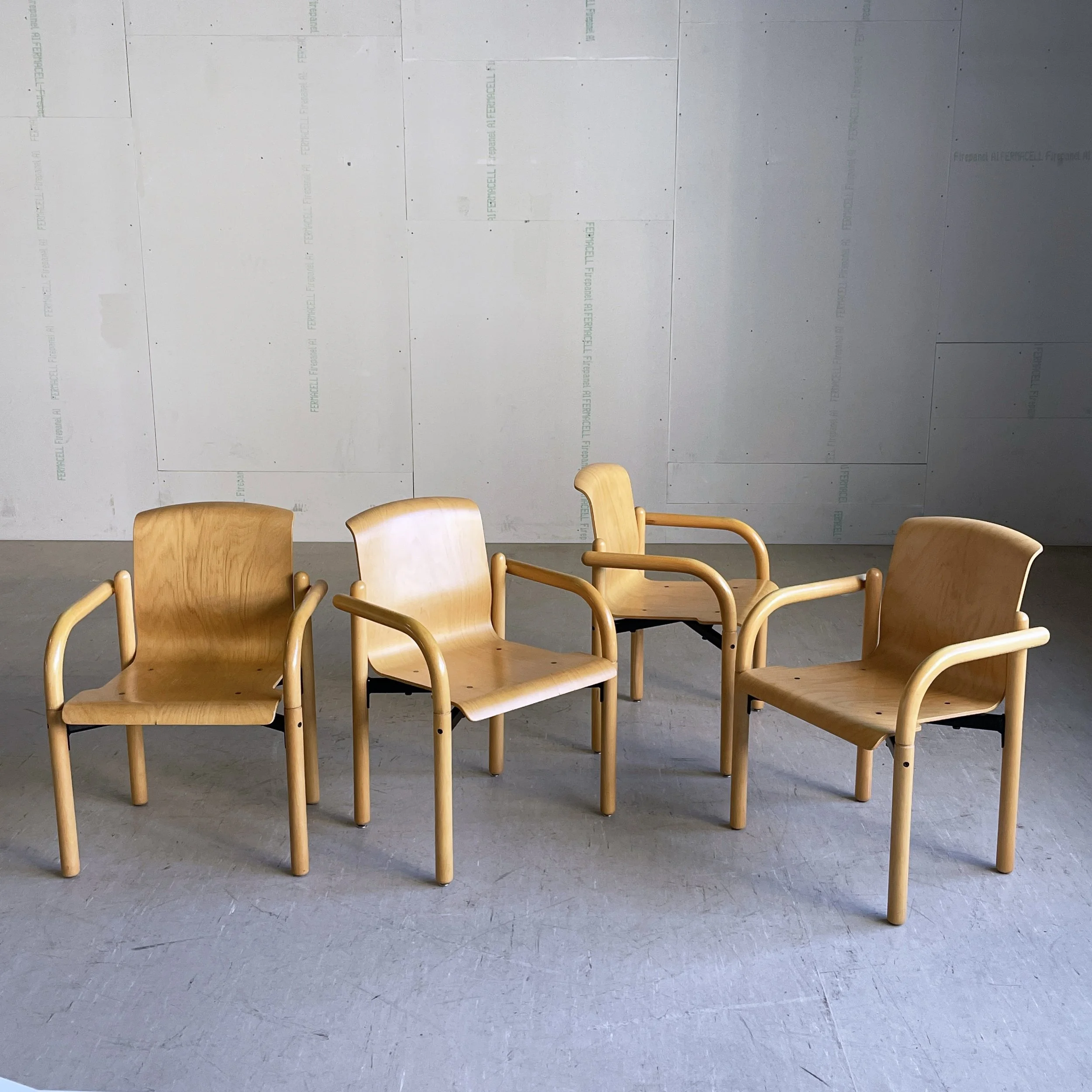ModernEra_Thonet_Stapelbar6629.jpg