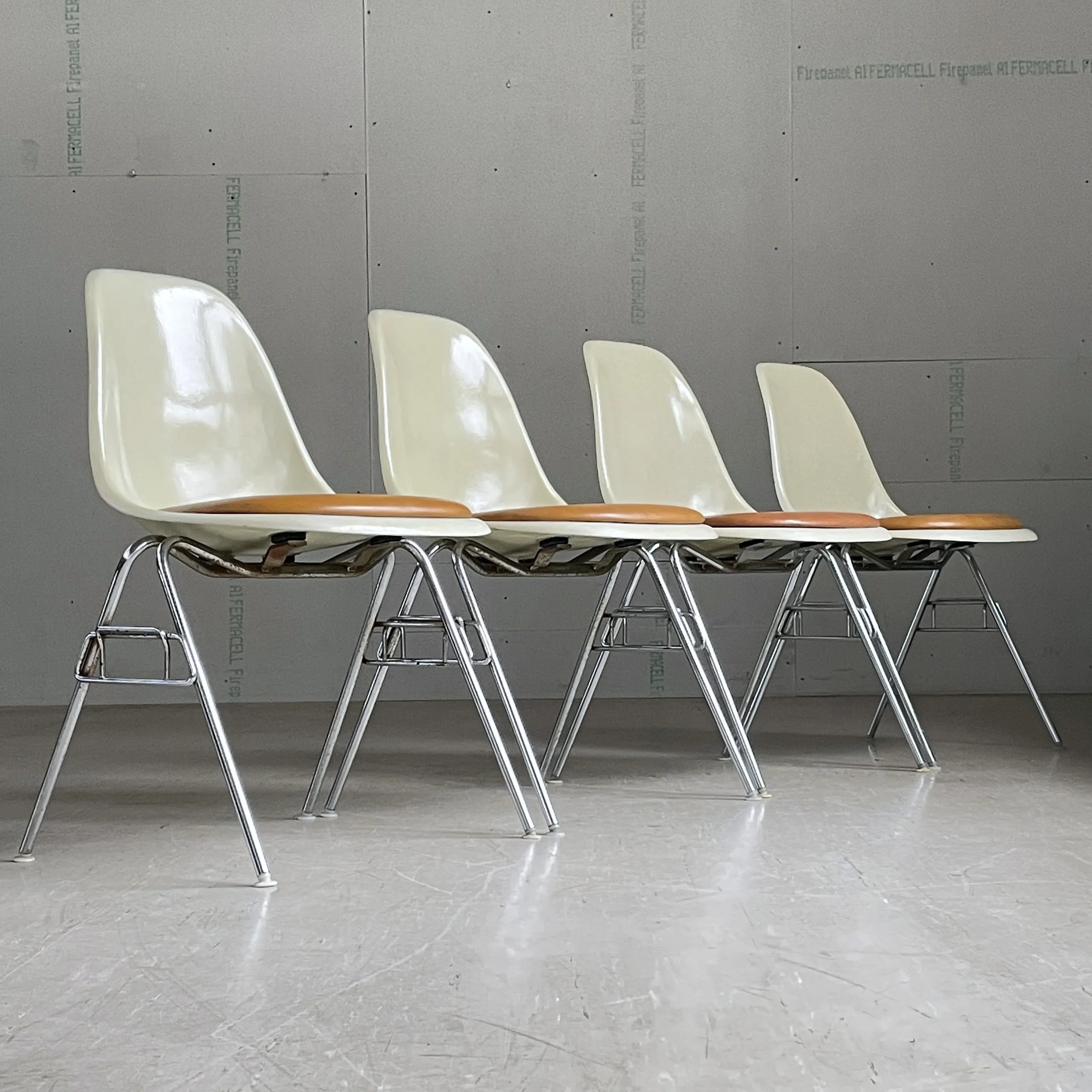 Eames Side Chair_ocker.14.JPG