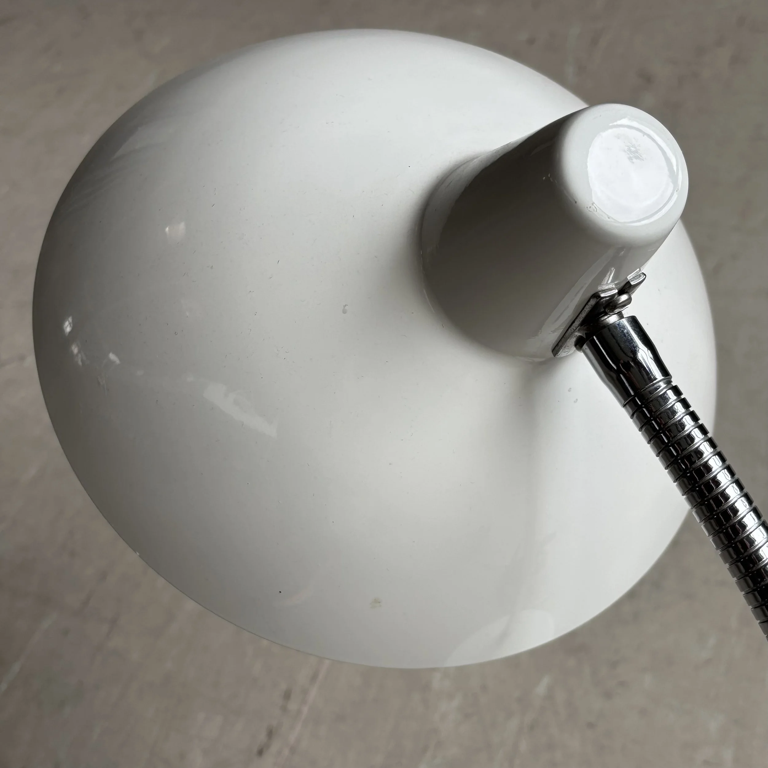 ModernEra_Regent_Tischlampe_weiss_8010.jpg