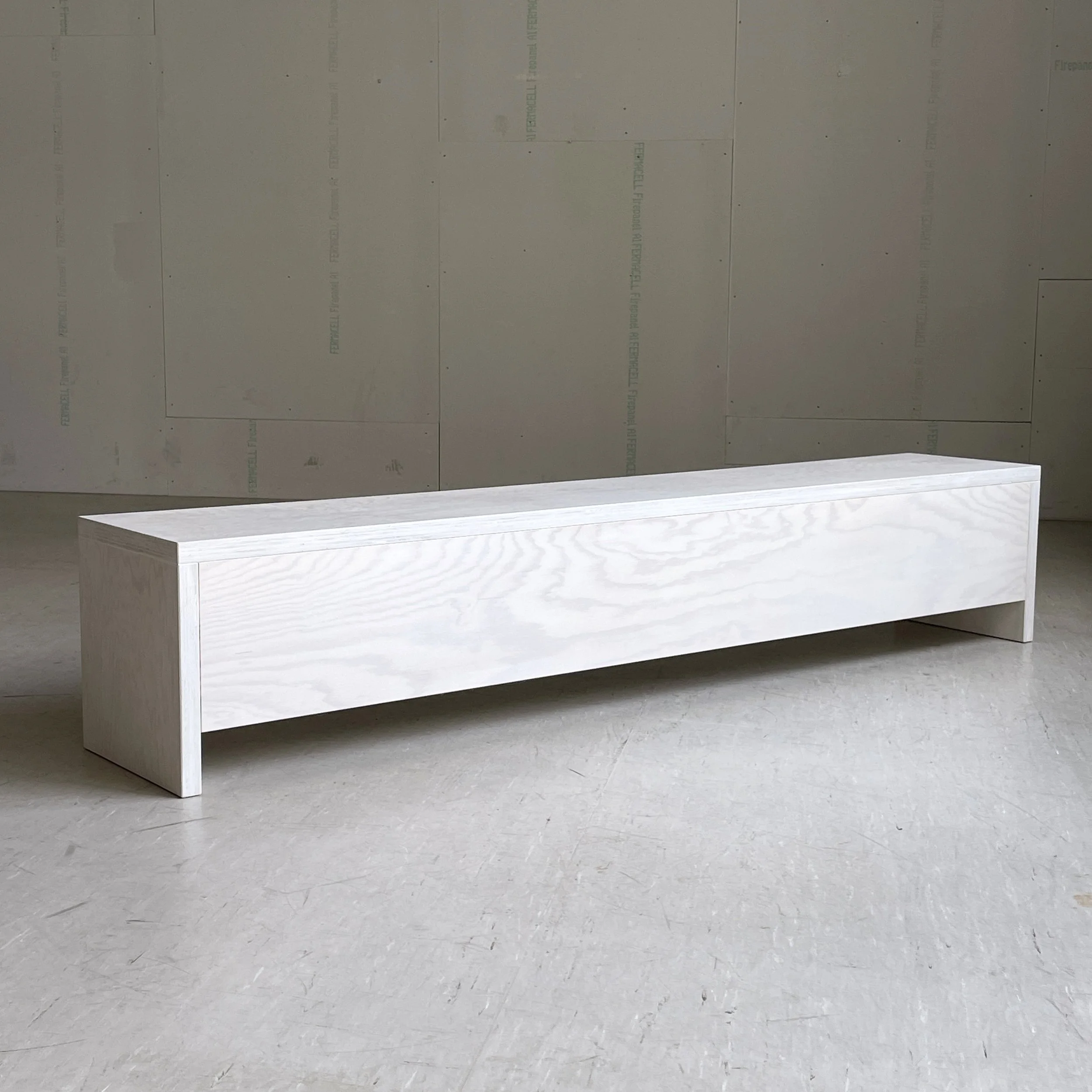 ModernEra_Bank_weiss_5423.jpg