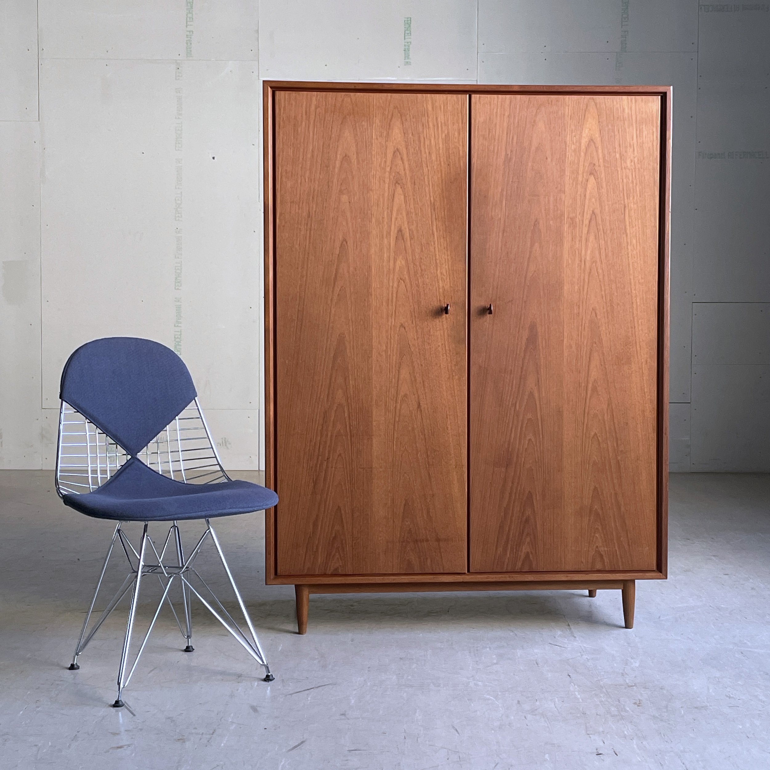 ModernEra_Swiss_Teak_Kleiderschrank_4750.jpg