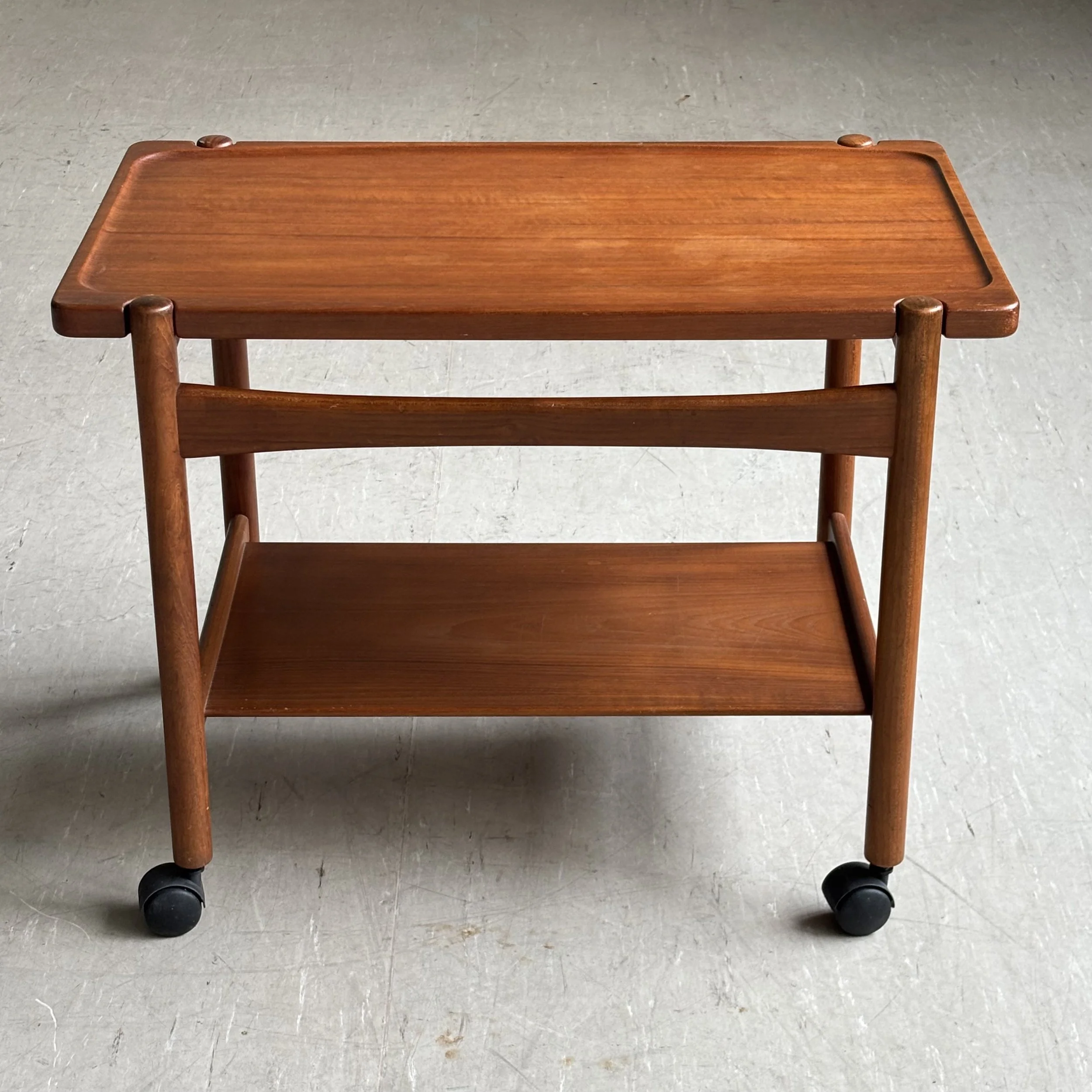 ModernEra_Hans_Wegner_Trolley_8017.jpg