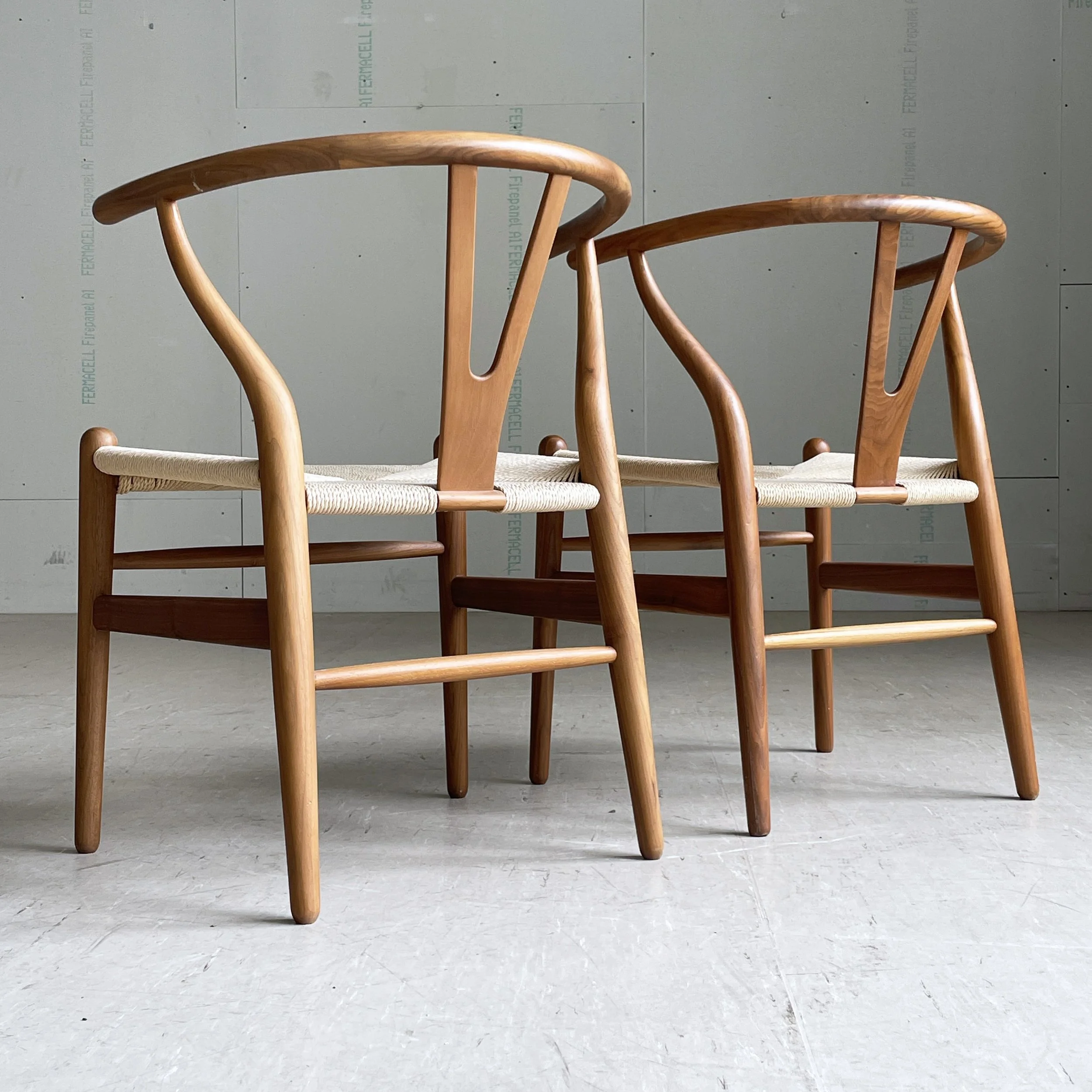 ModernEra_Carl_Hansen_Wishbone_Chair.5477.jpg