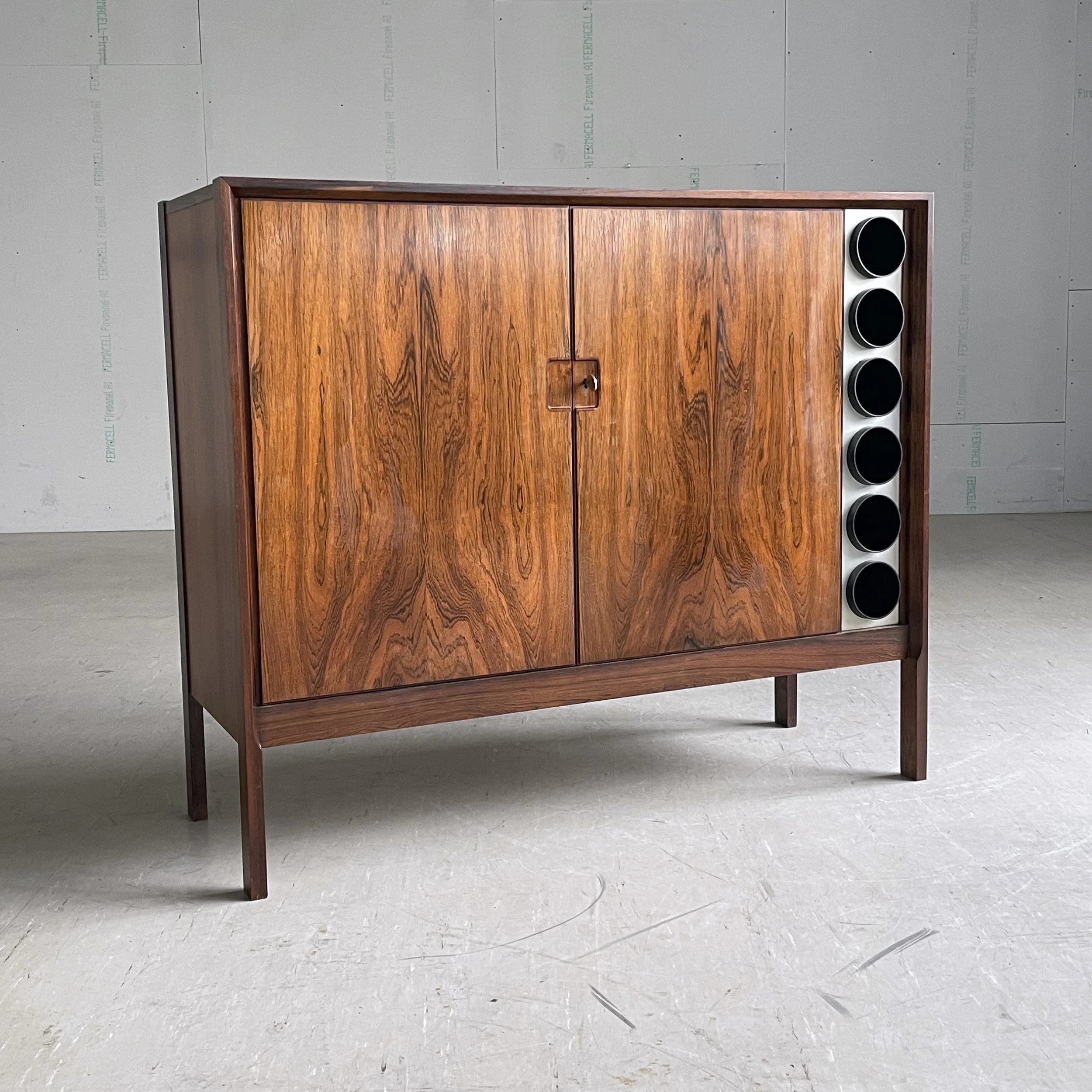 ModernEra_Swiss_Form_Sideboard9767.JPG