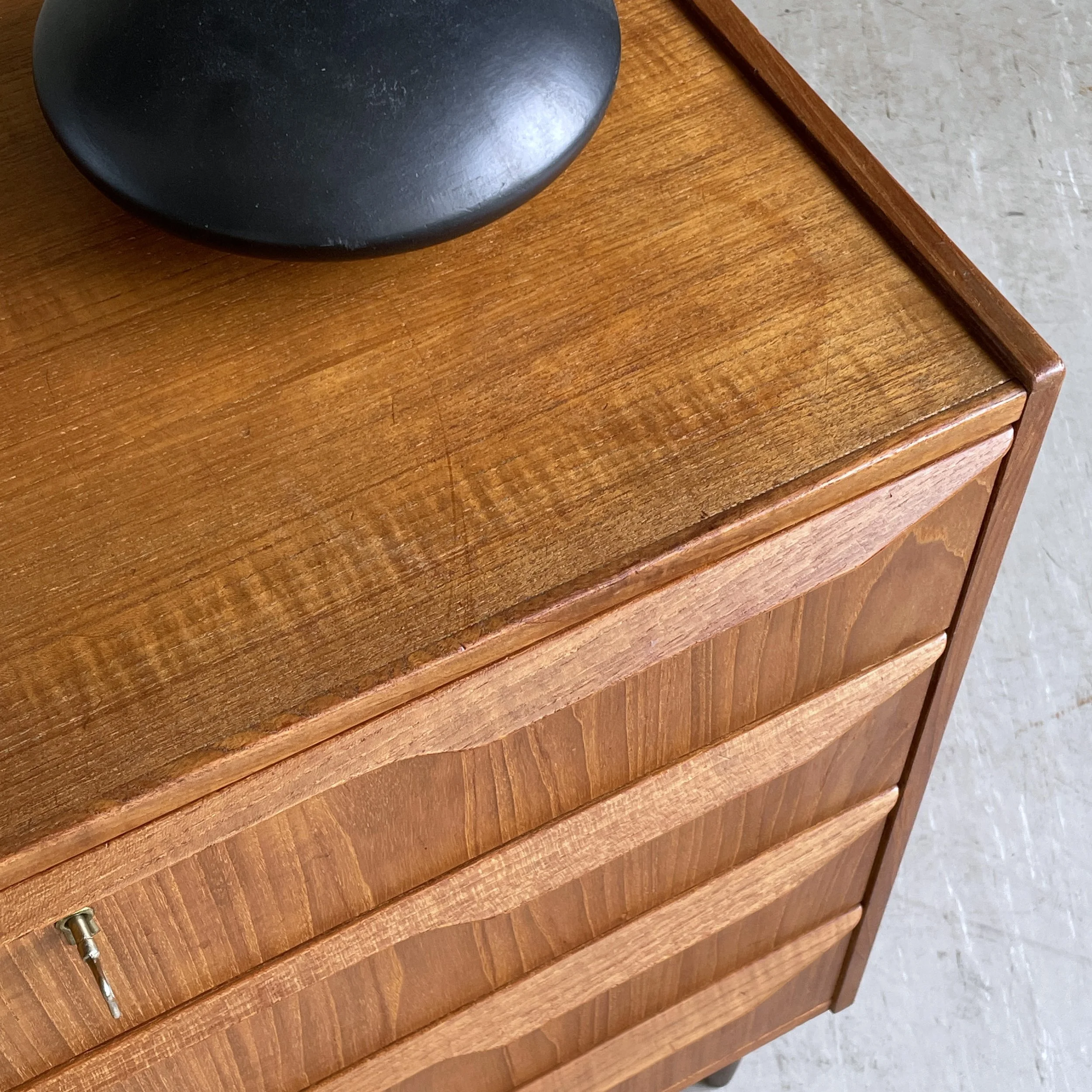 ModernEra_Teak_Kommode_2997 2.JPG