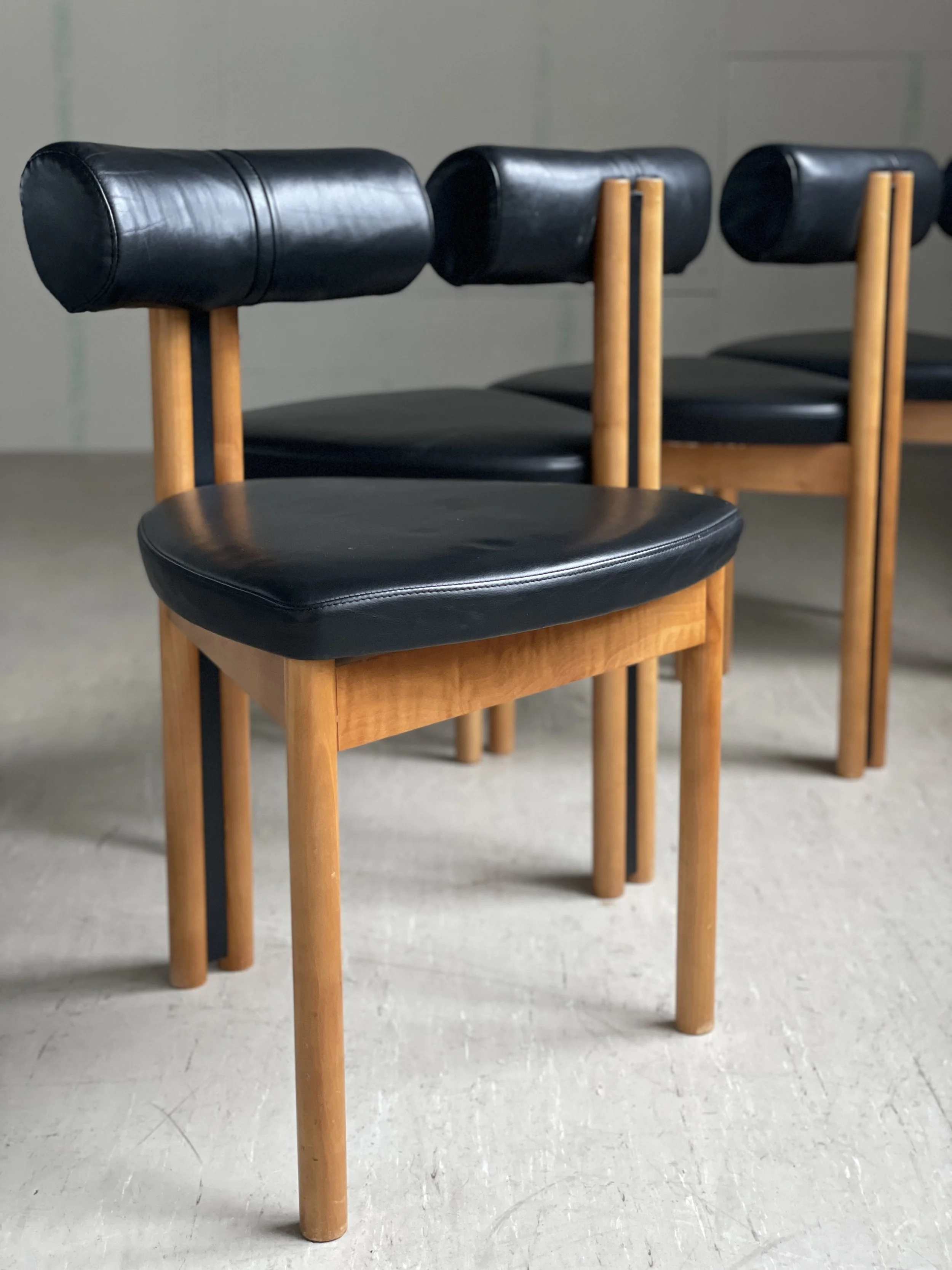 ModernEra_Essstühle_dreibeinig_6738 2.jpg