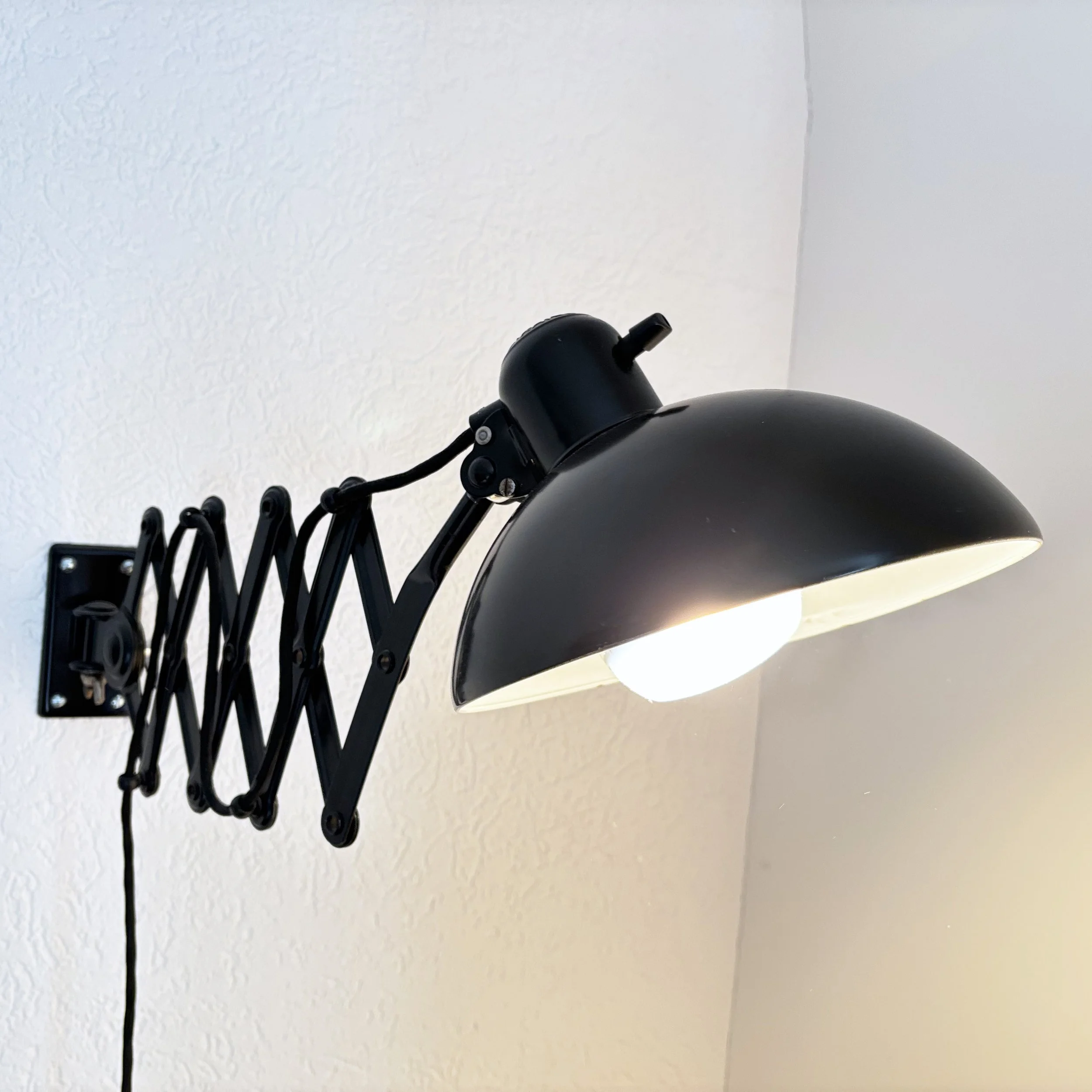 ModernEra_Scherenlampe_schwarz_9534.jpg