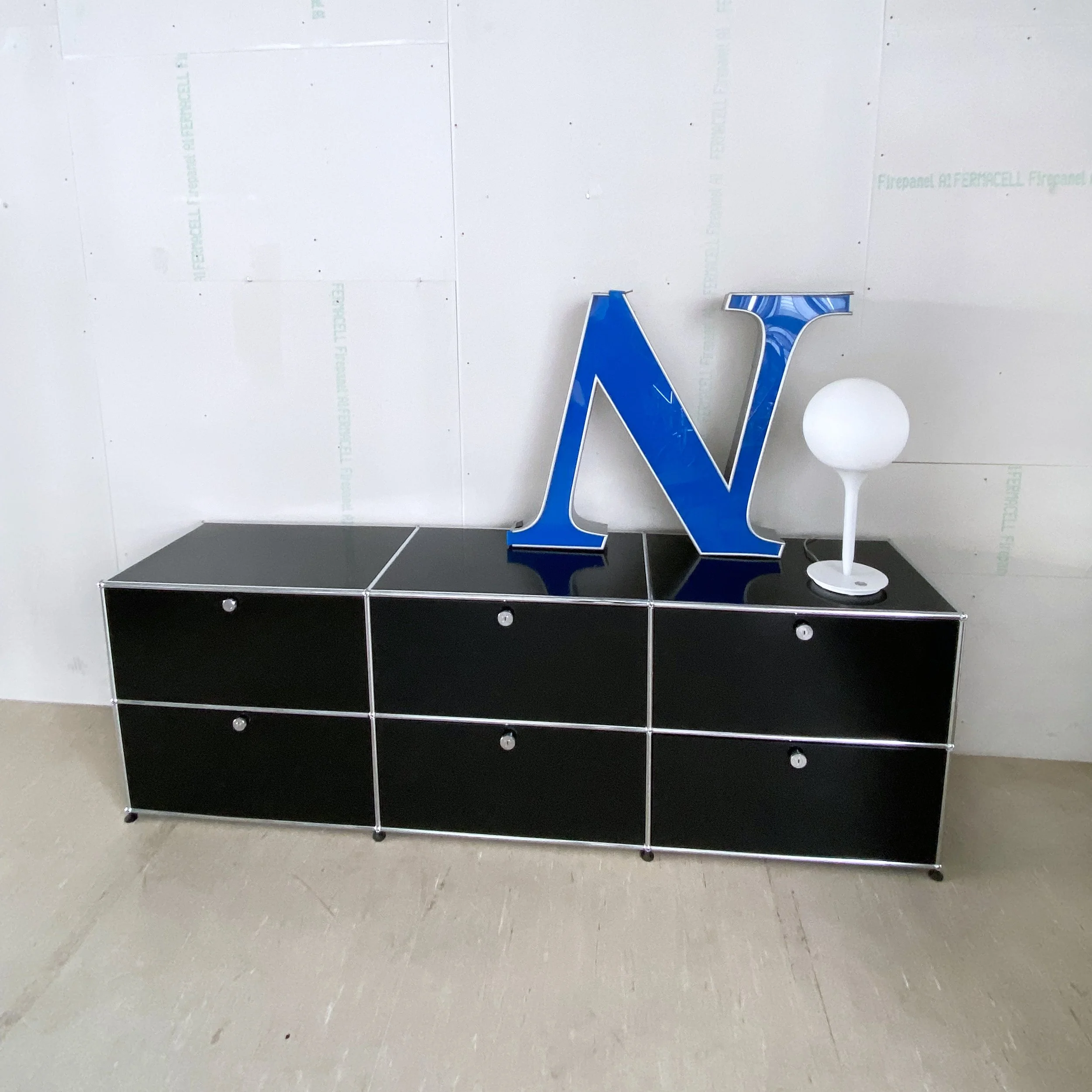 USM Haller schwarz.2.JPG