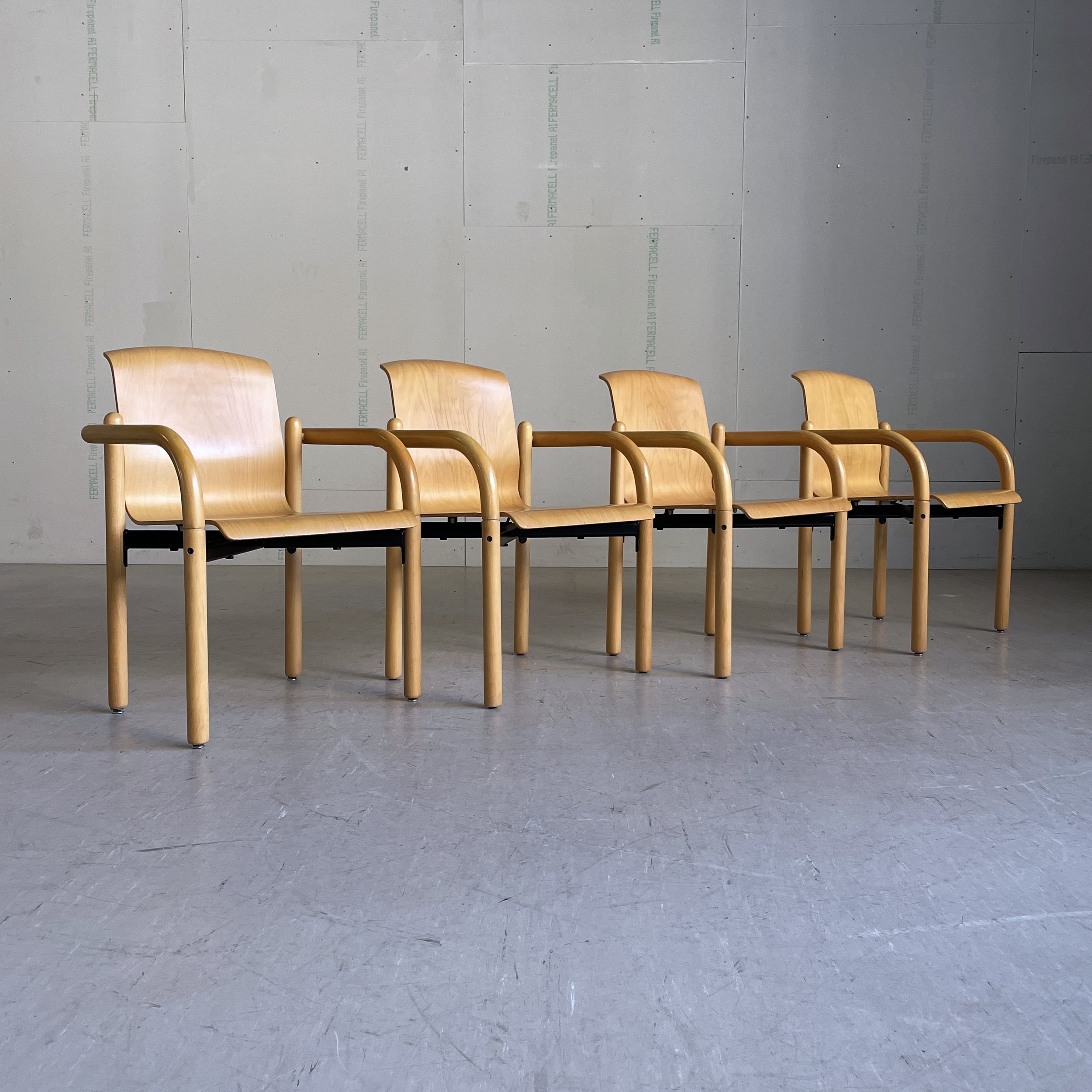 ModernEra_Thonet_Stapelbar6607.jpg