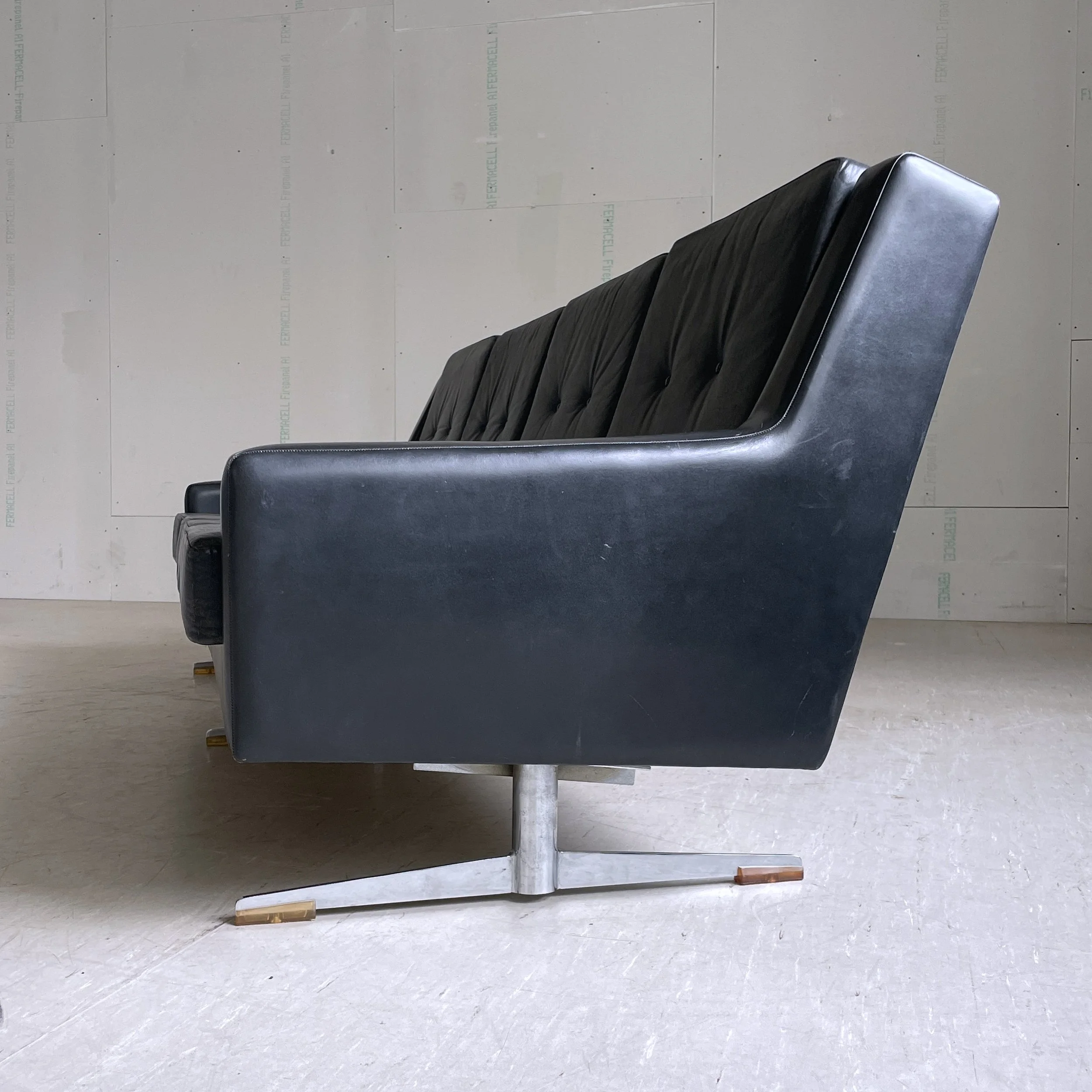ModernEra_Dänisches_Leder_Sofa_5785.jpg
