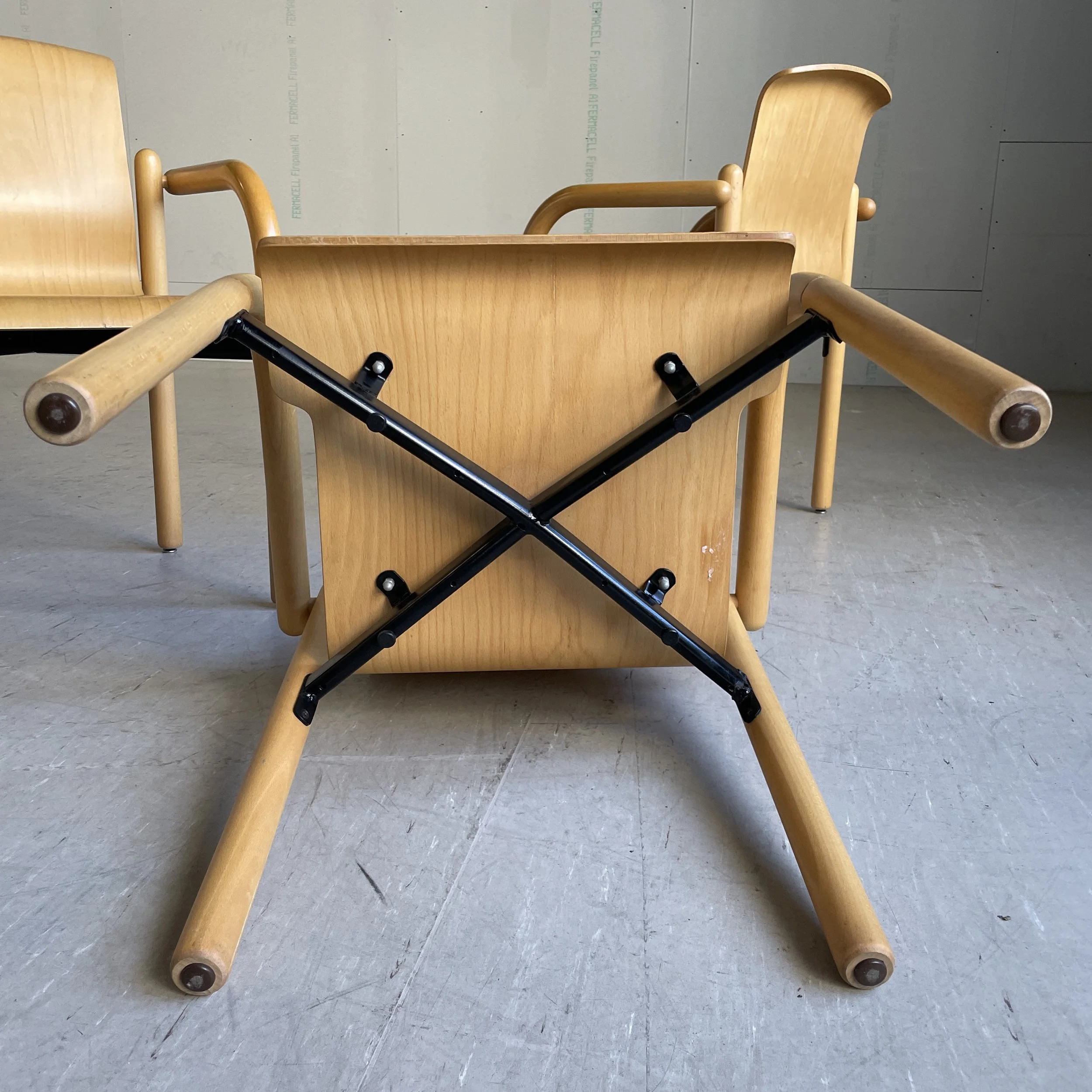 ModernEra_Thonet_Stapelbar6626.jpg