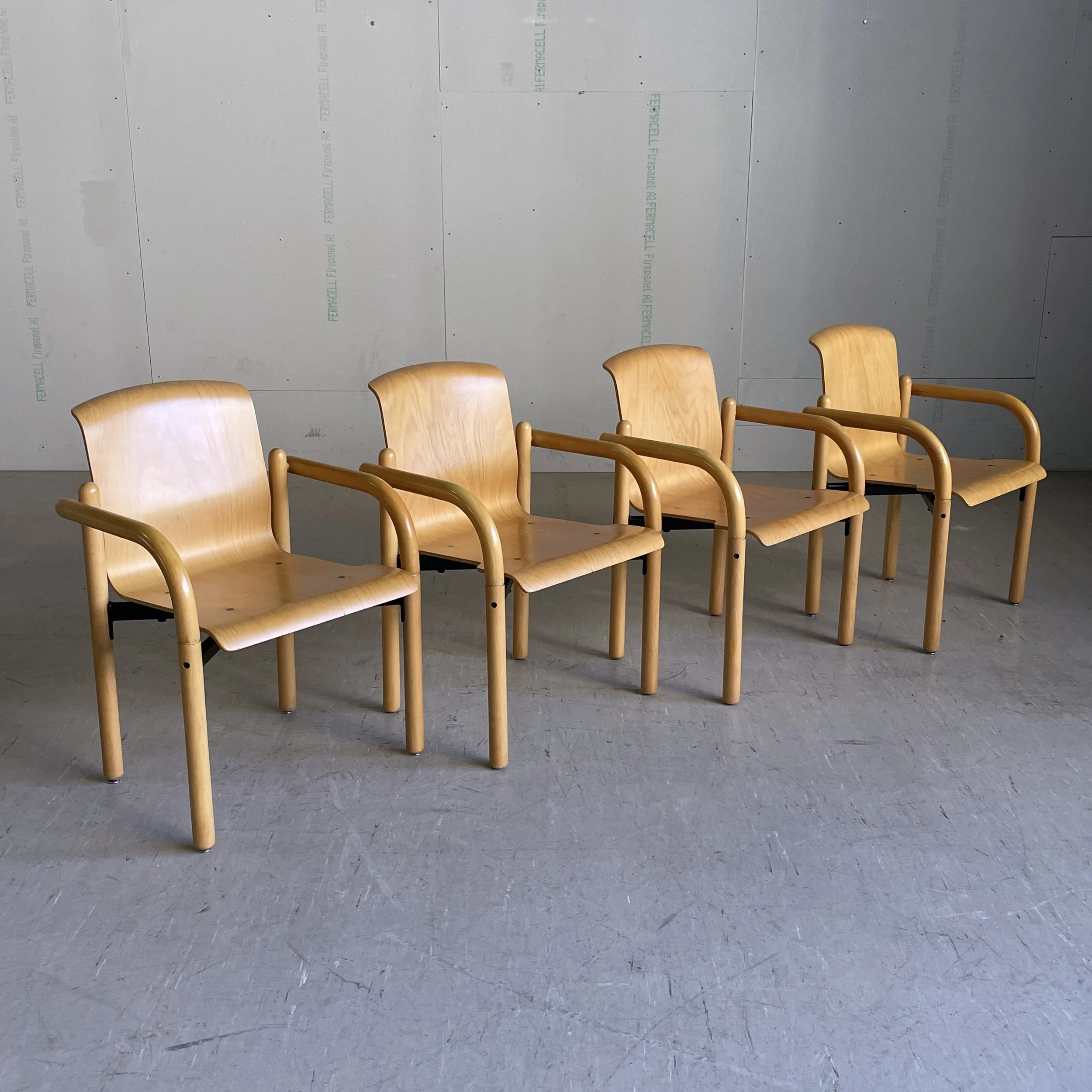 ModernEra_Thonet_Stapelbar6606.jpg
