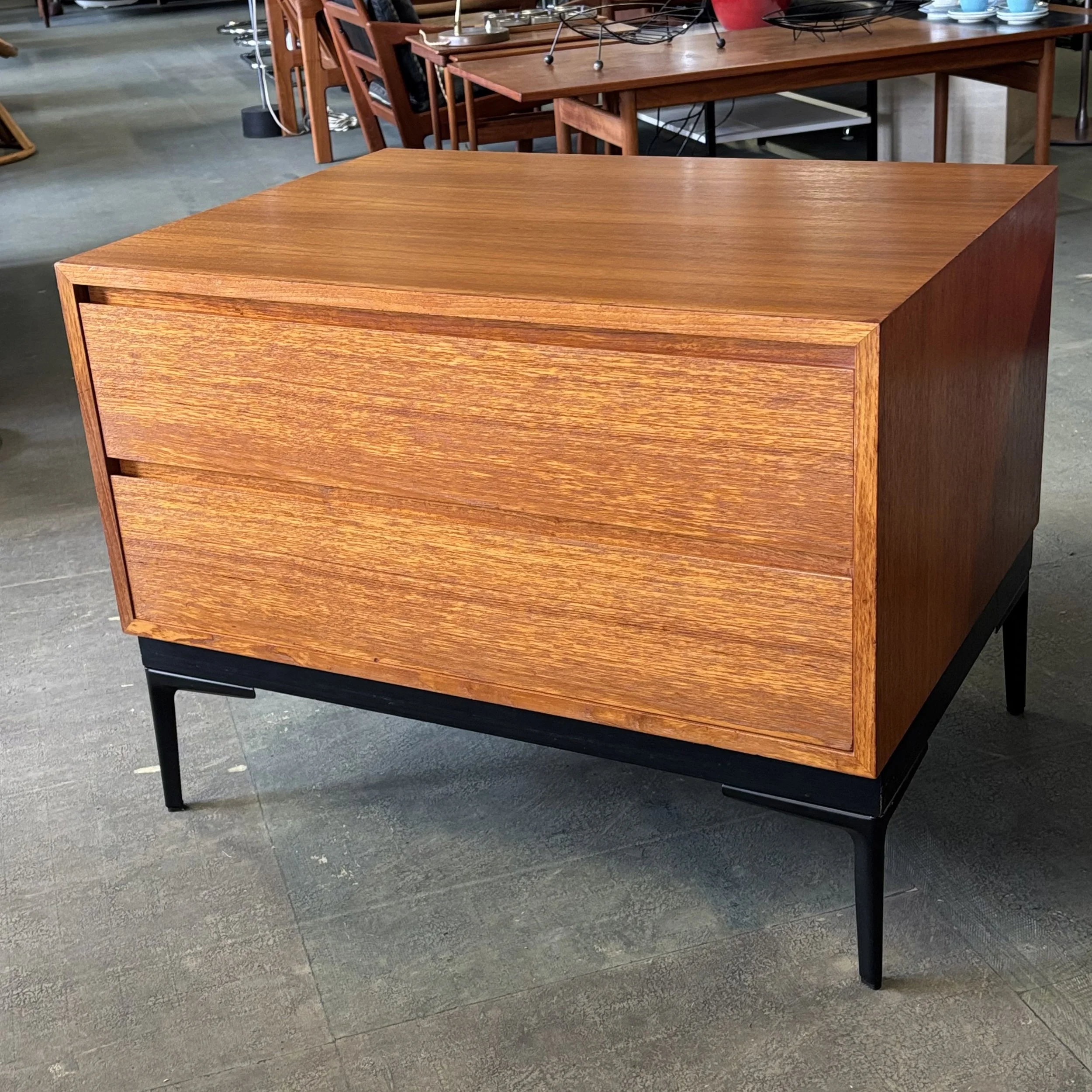 ModernEra_Teak_Kommode3857.jpeg