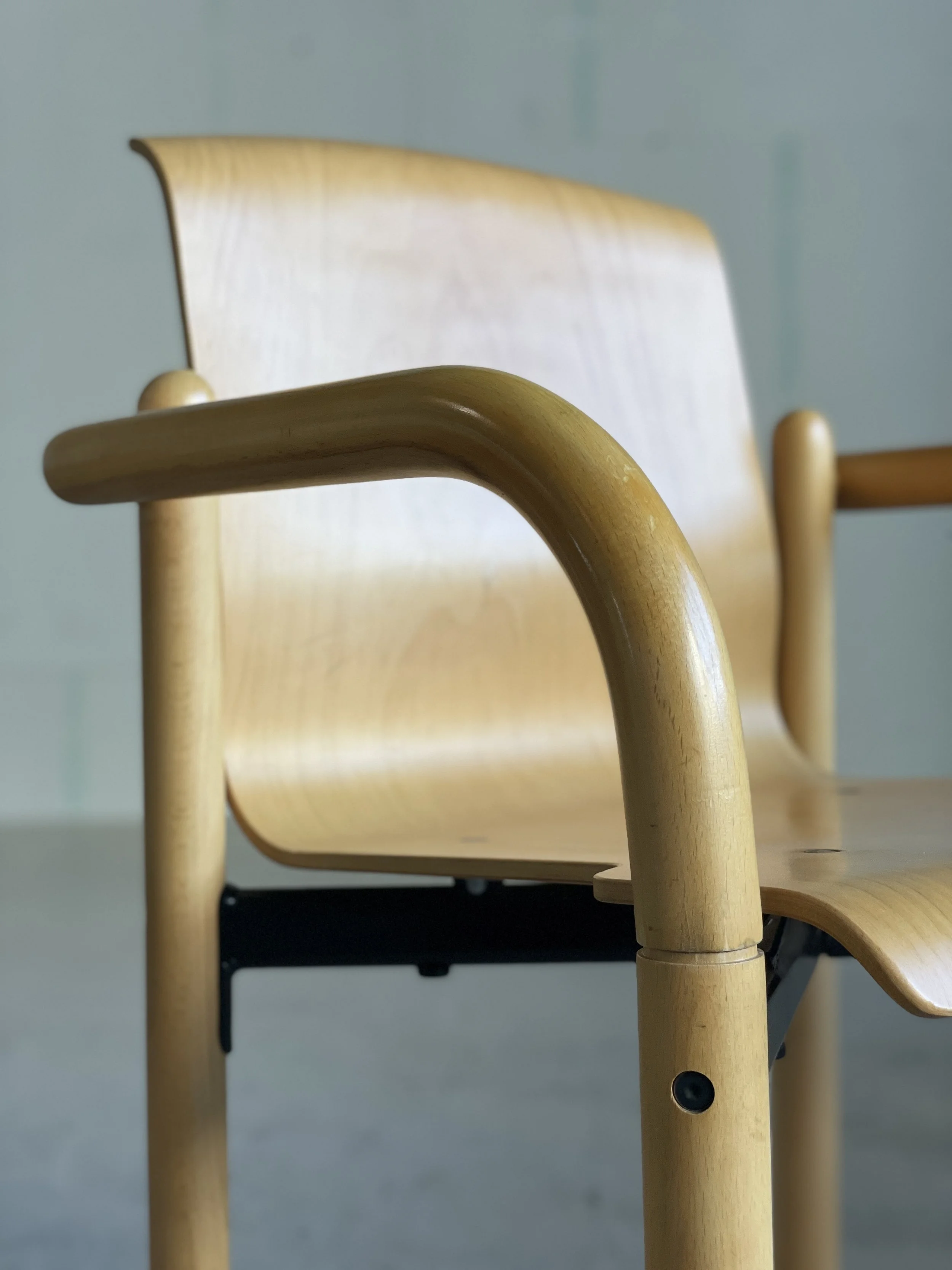 ModernEra_Thonet_Stapelbar6623.jpg
