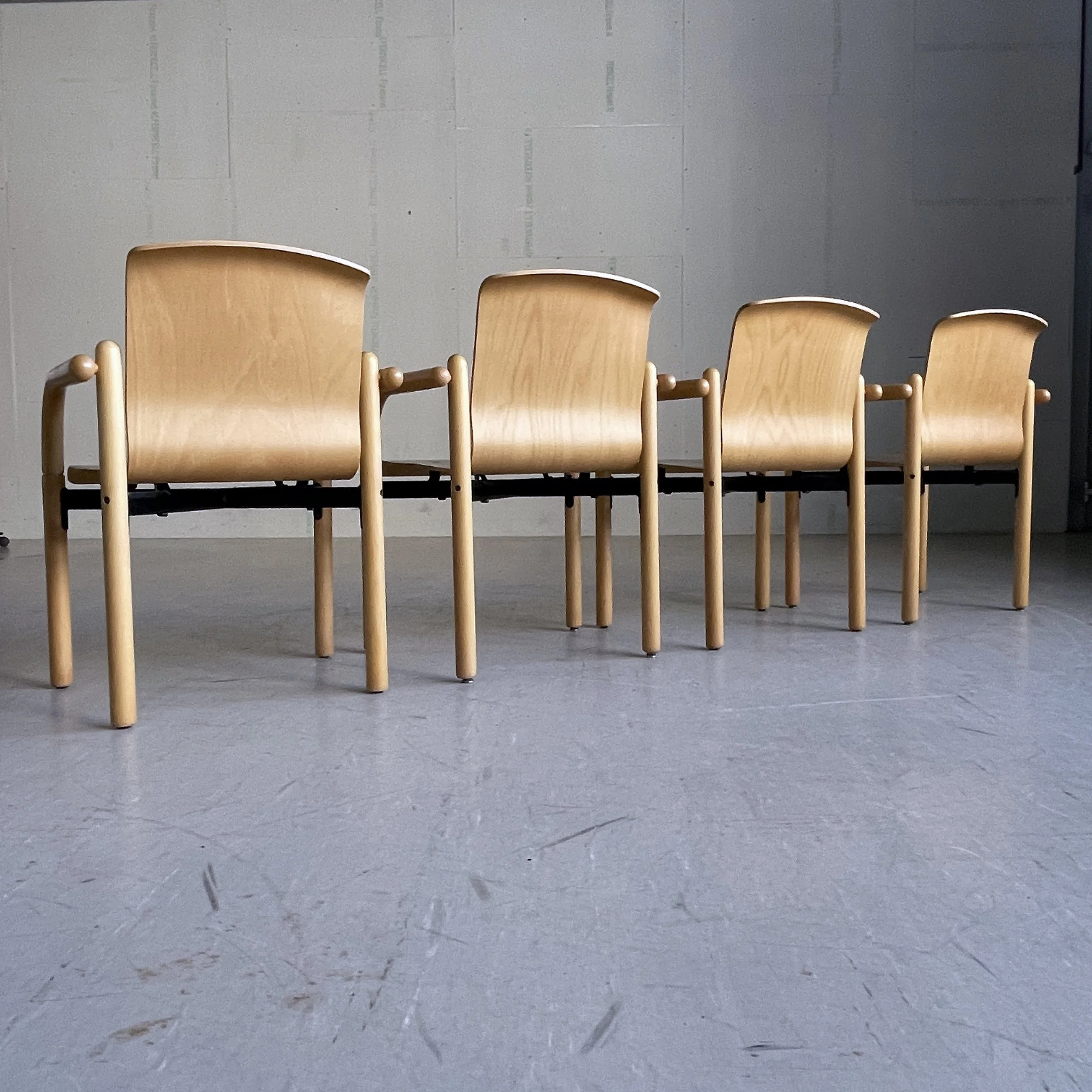 ModernEra_Thonet_Stapelbar6615.jpg
