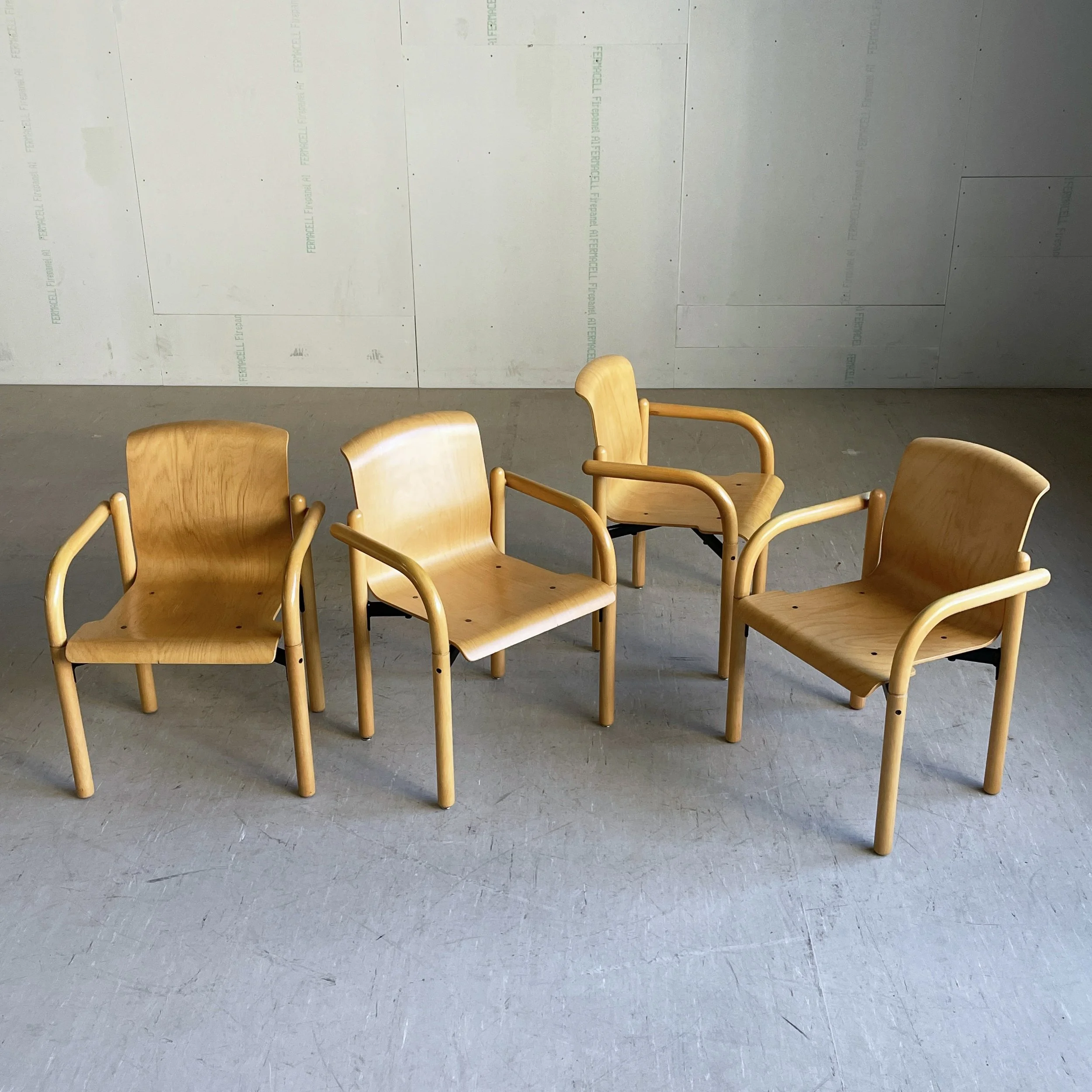 ModernEra_Thonet_Stapelbar6628.jpg