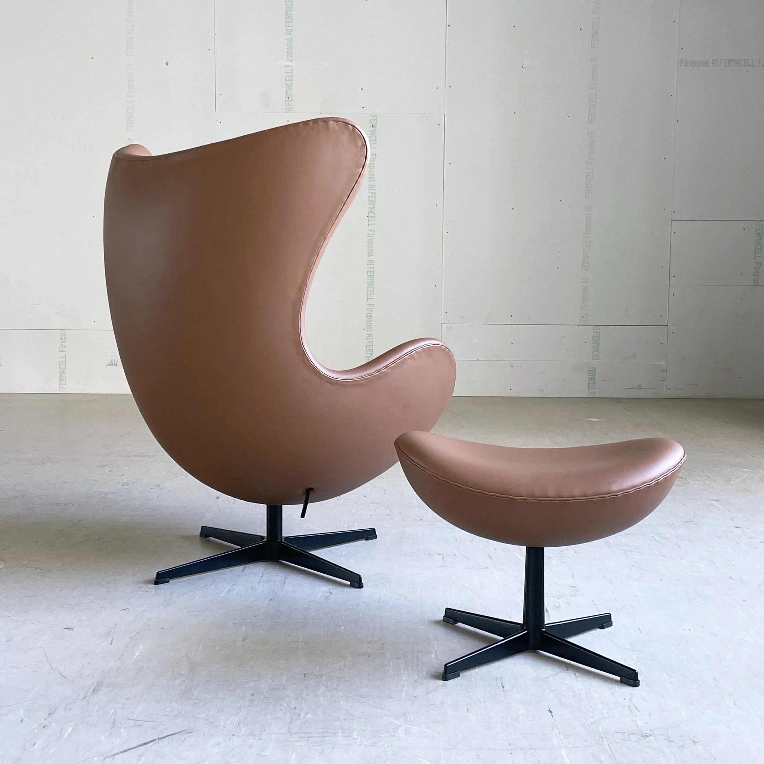 ModernEra_Arne_Jacobsen_Egg._3231 2.JPG