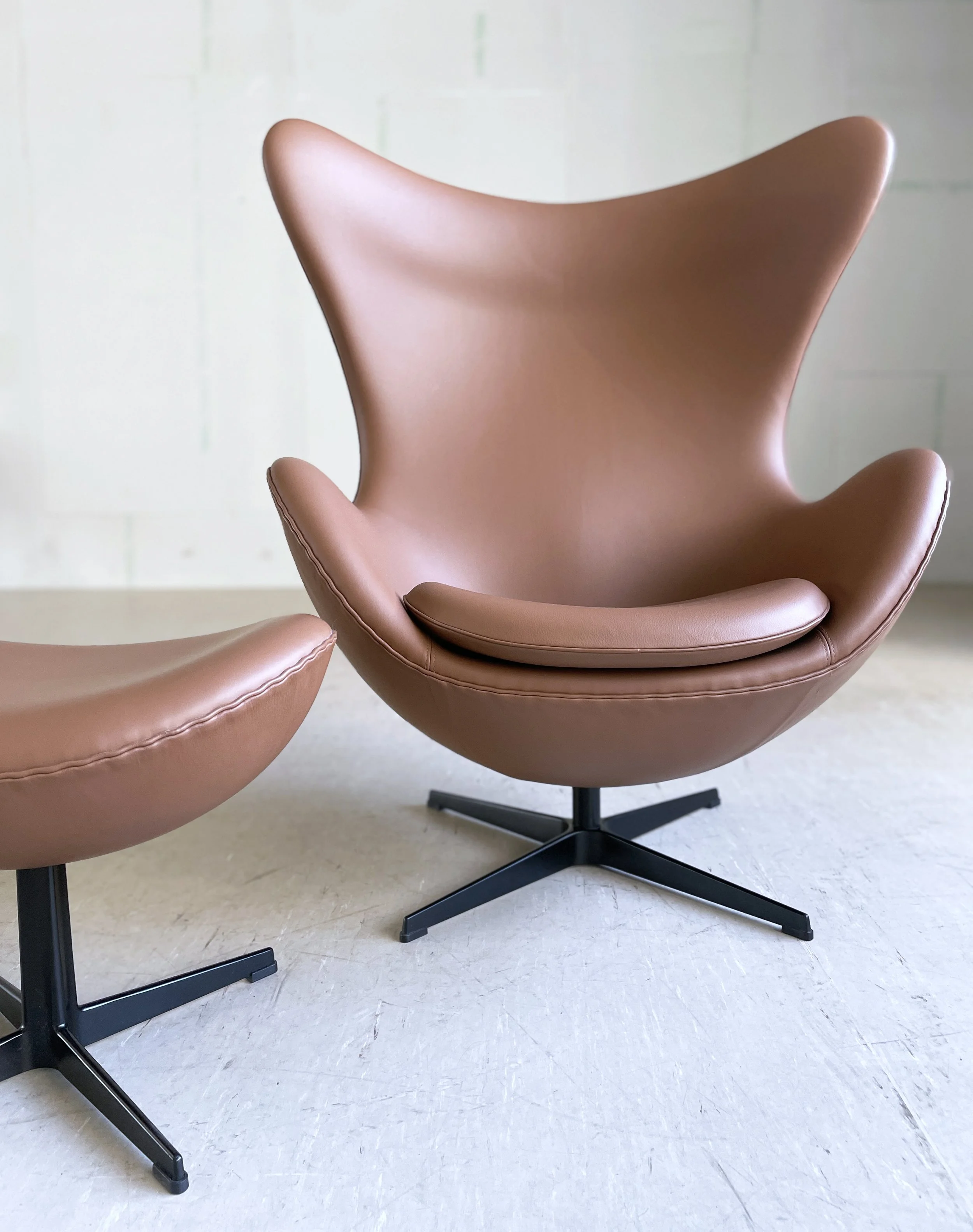 ModernEra_Arne_Jacobsen_Egg._3242 2.jpg