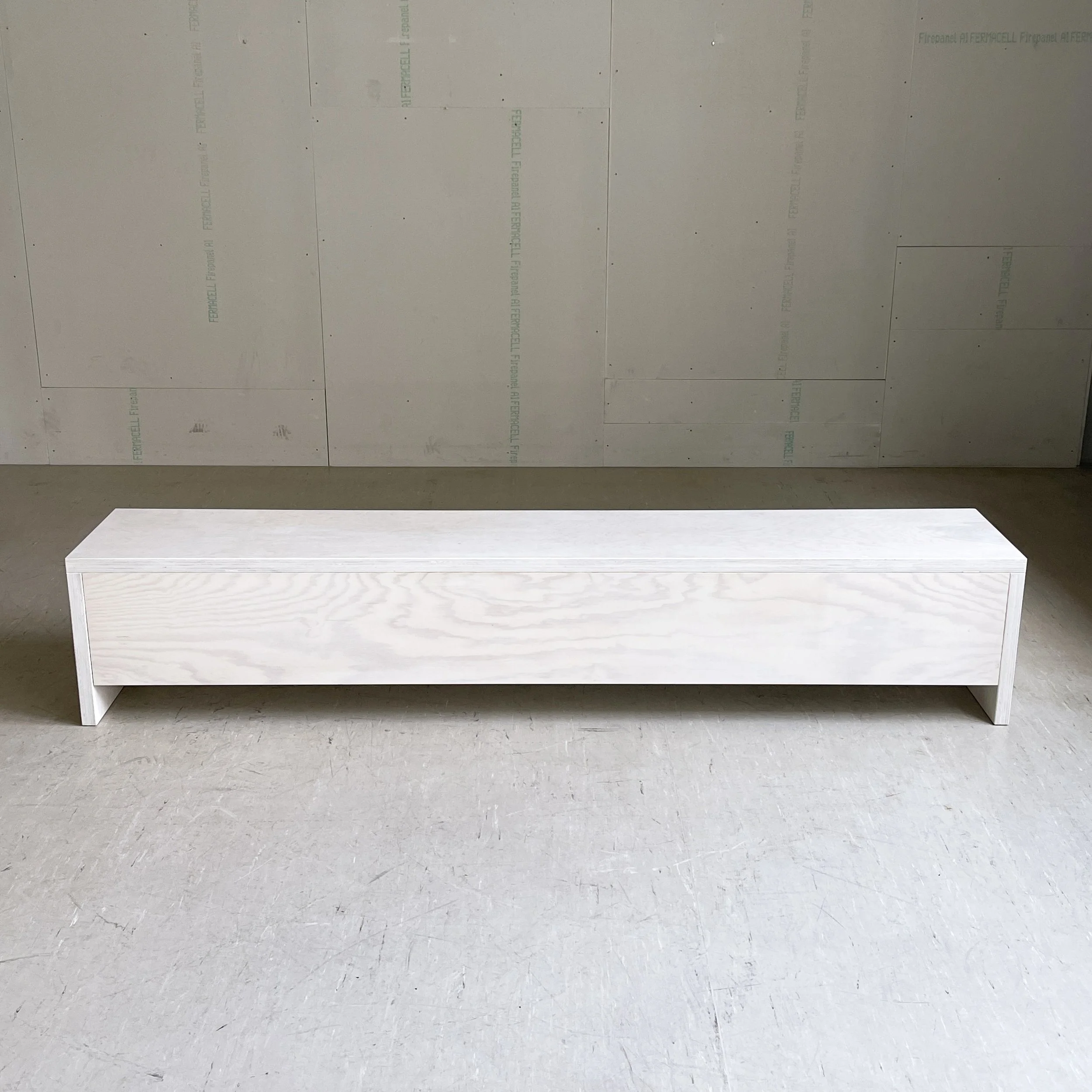 ModernEra_Bank_weiss_5421.jpg