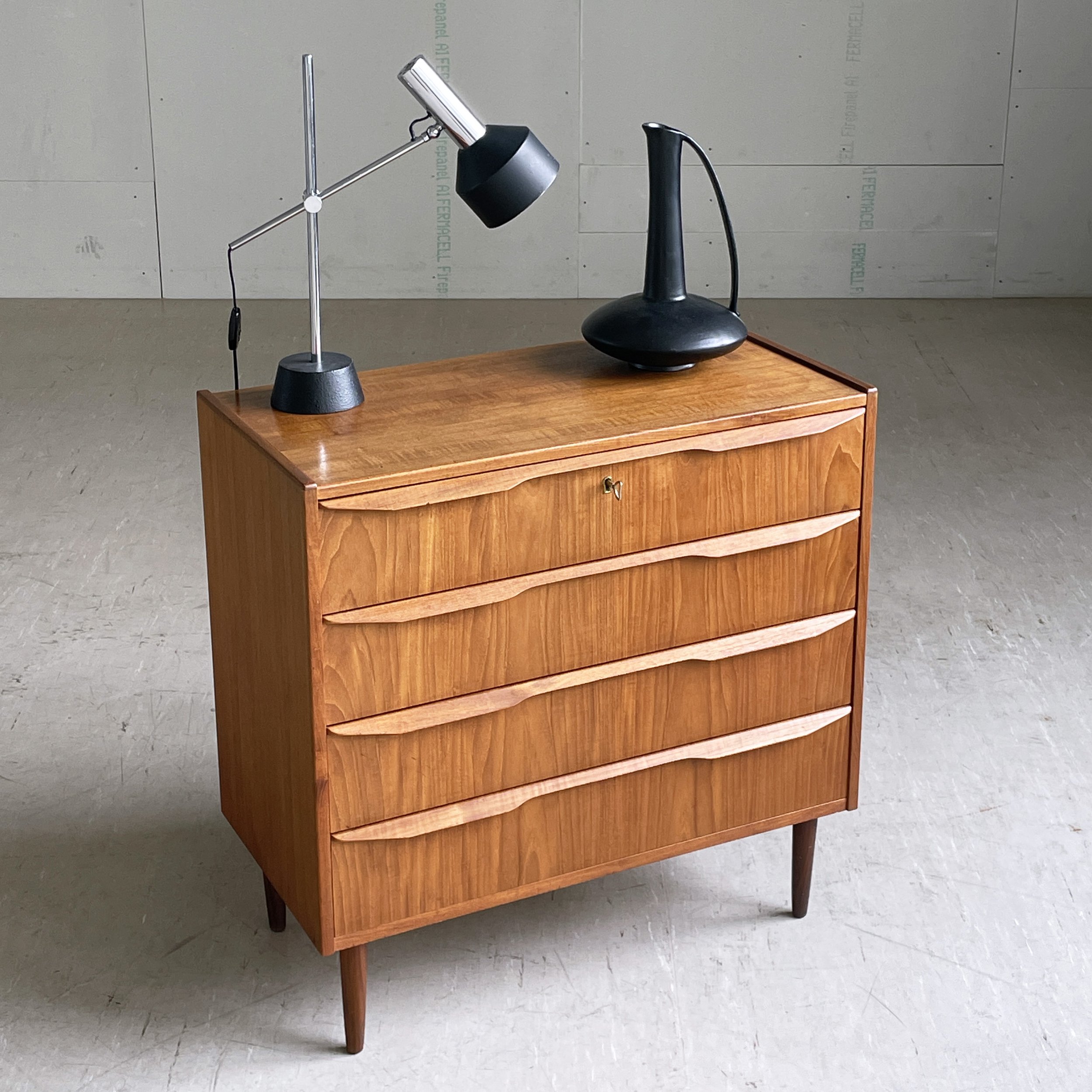 ModernEra_Teak_Kommode_2994 2.JPG