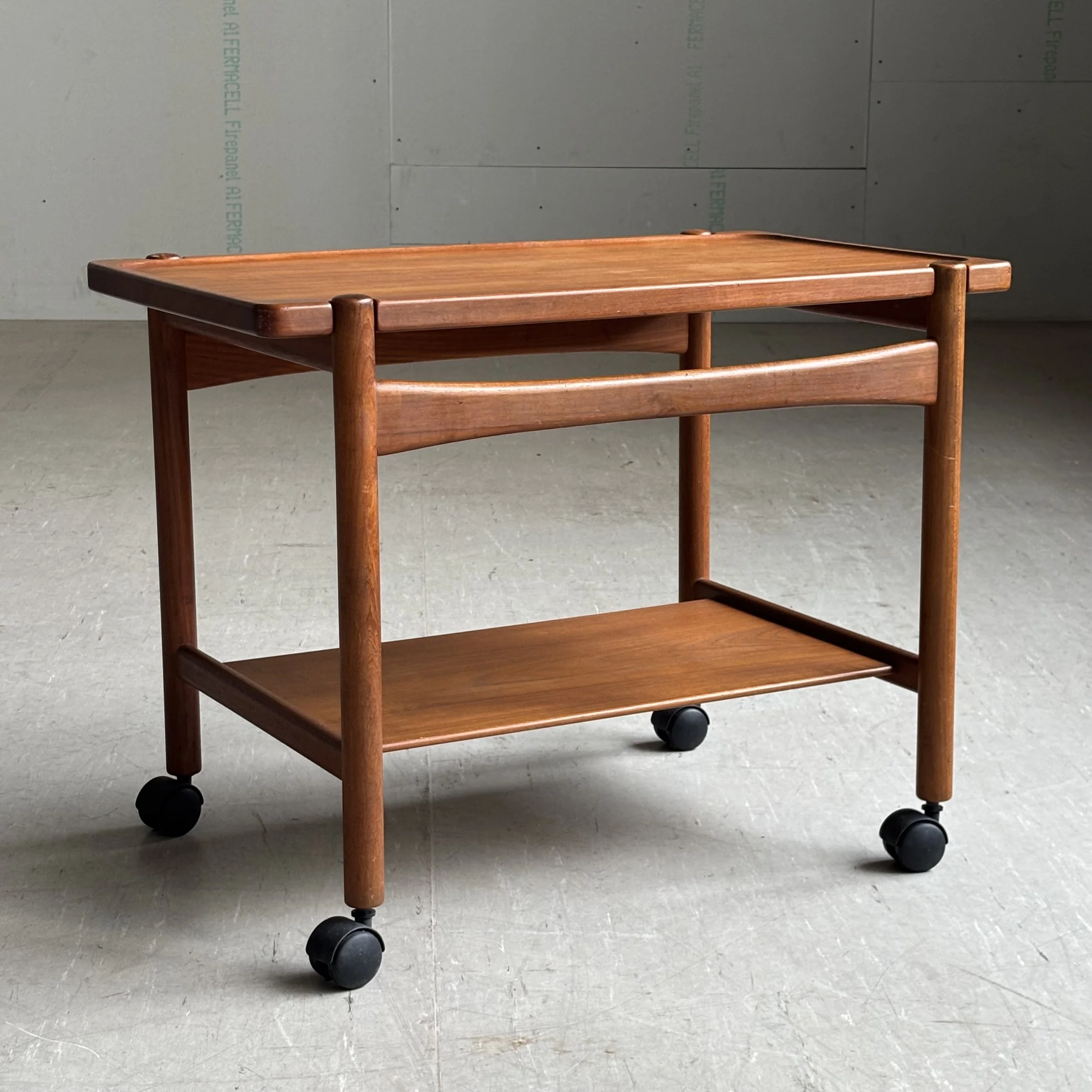 ModernEra_Hans_Wegner_Trolley_8019.jpg