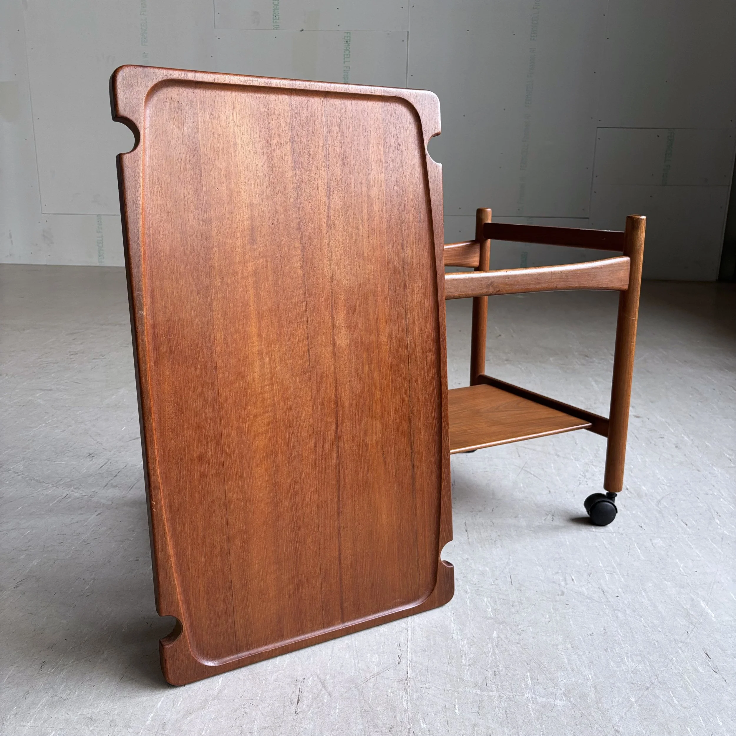 ModernEra_Hans_Wegner_Trolley_8029.jpg