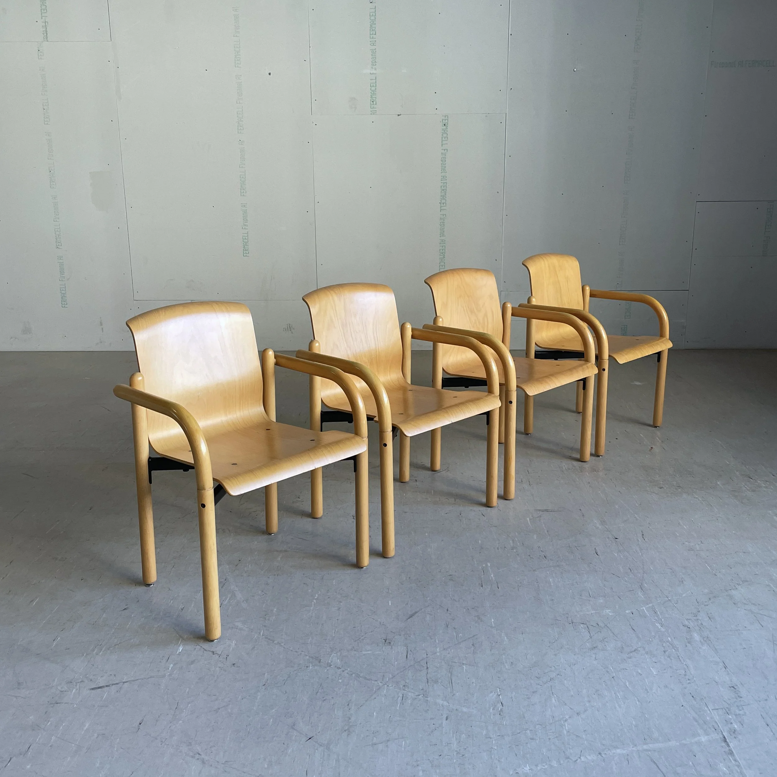 ModernEra_Thonet_Stapelbar6599.JPG