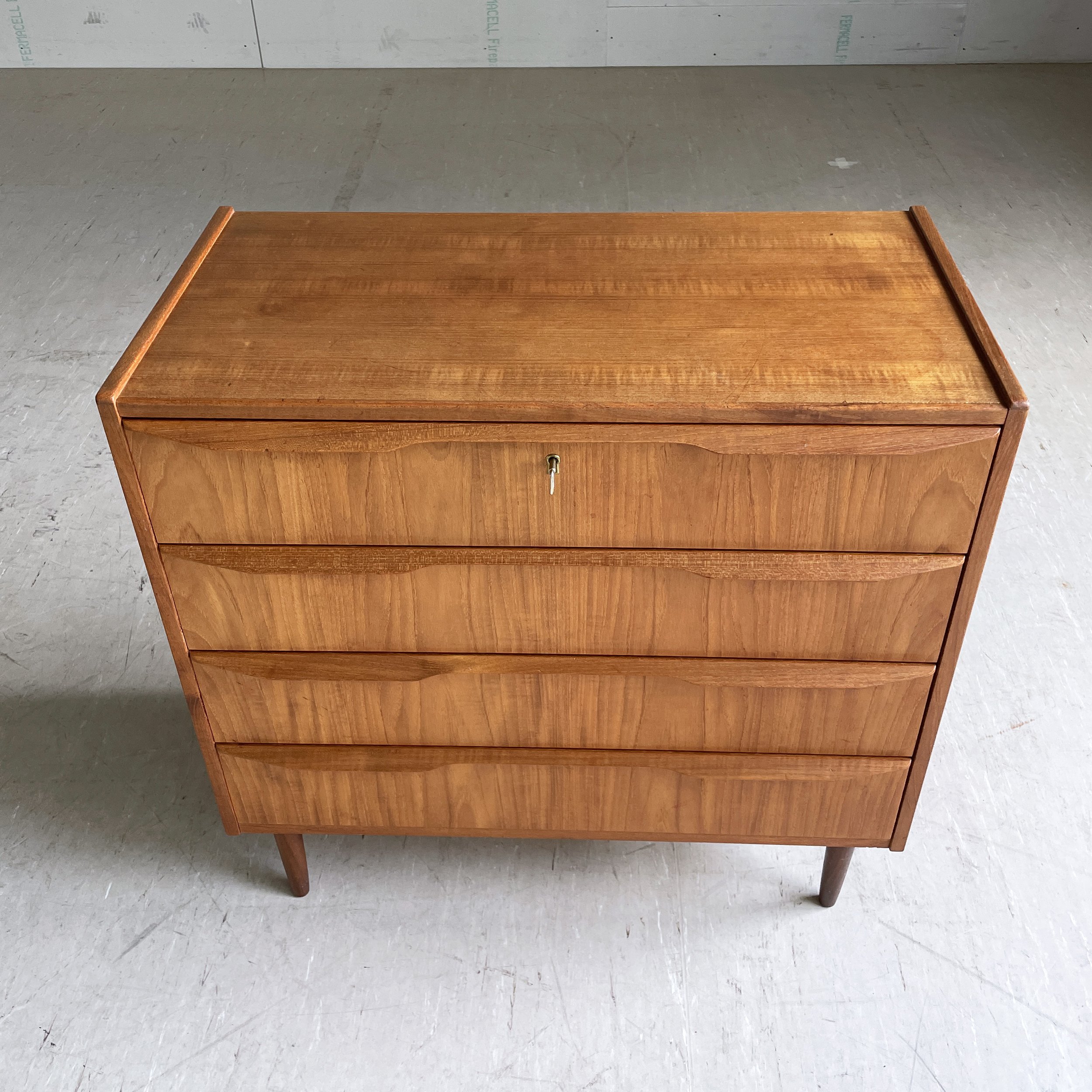 ModernEra_Teak_Kommode_2990 2.JPG