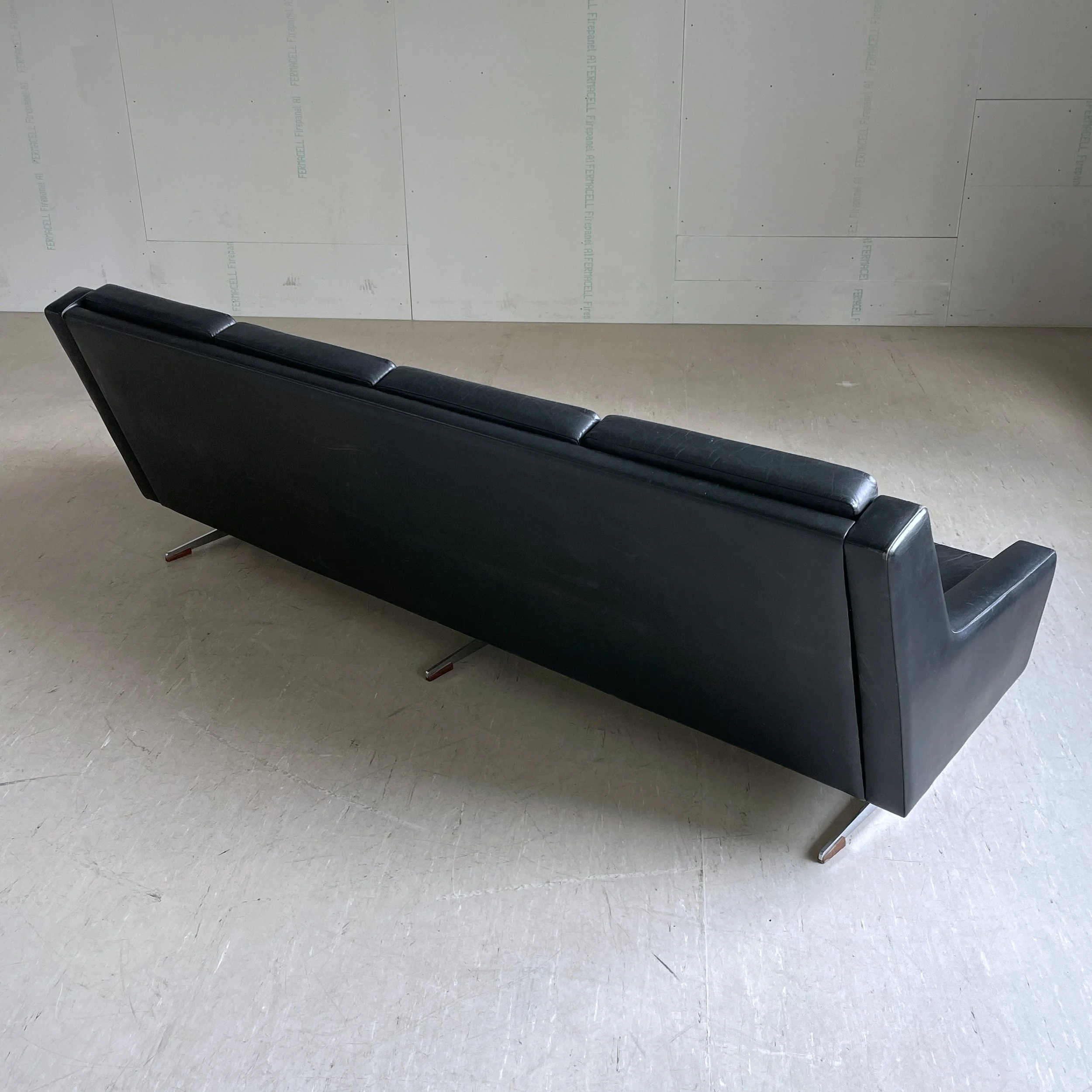 ModernEra_Dänisches_Leder_Sofa_5789.jpg