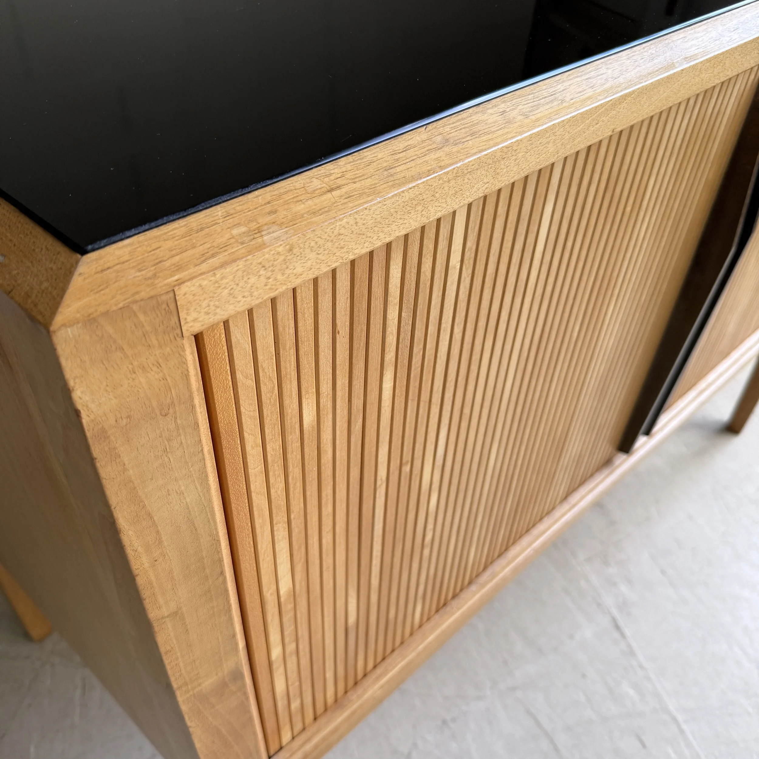 ModernEra_Sideboard_Schiebetüren_8107.jpg