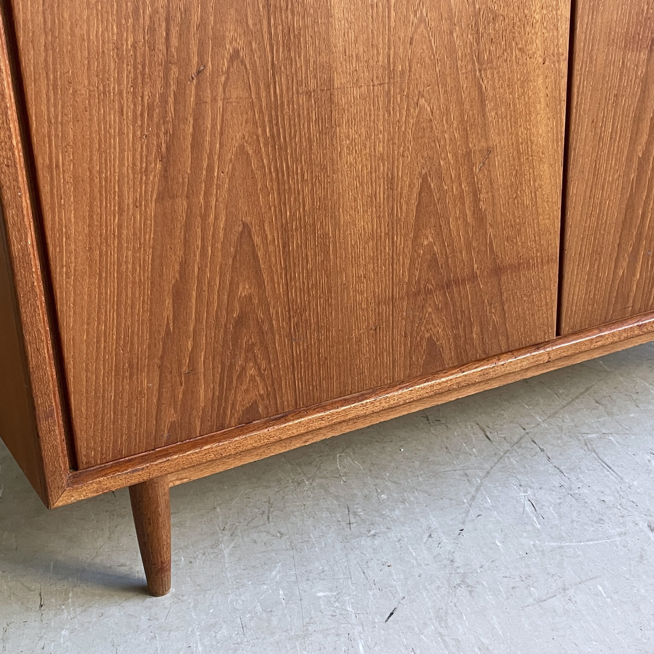 ModernEra_Swiss_Teak_Kleiderschrank_4729.jpg