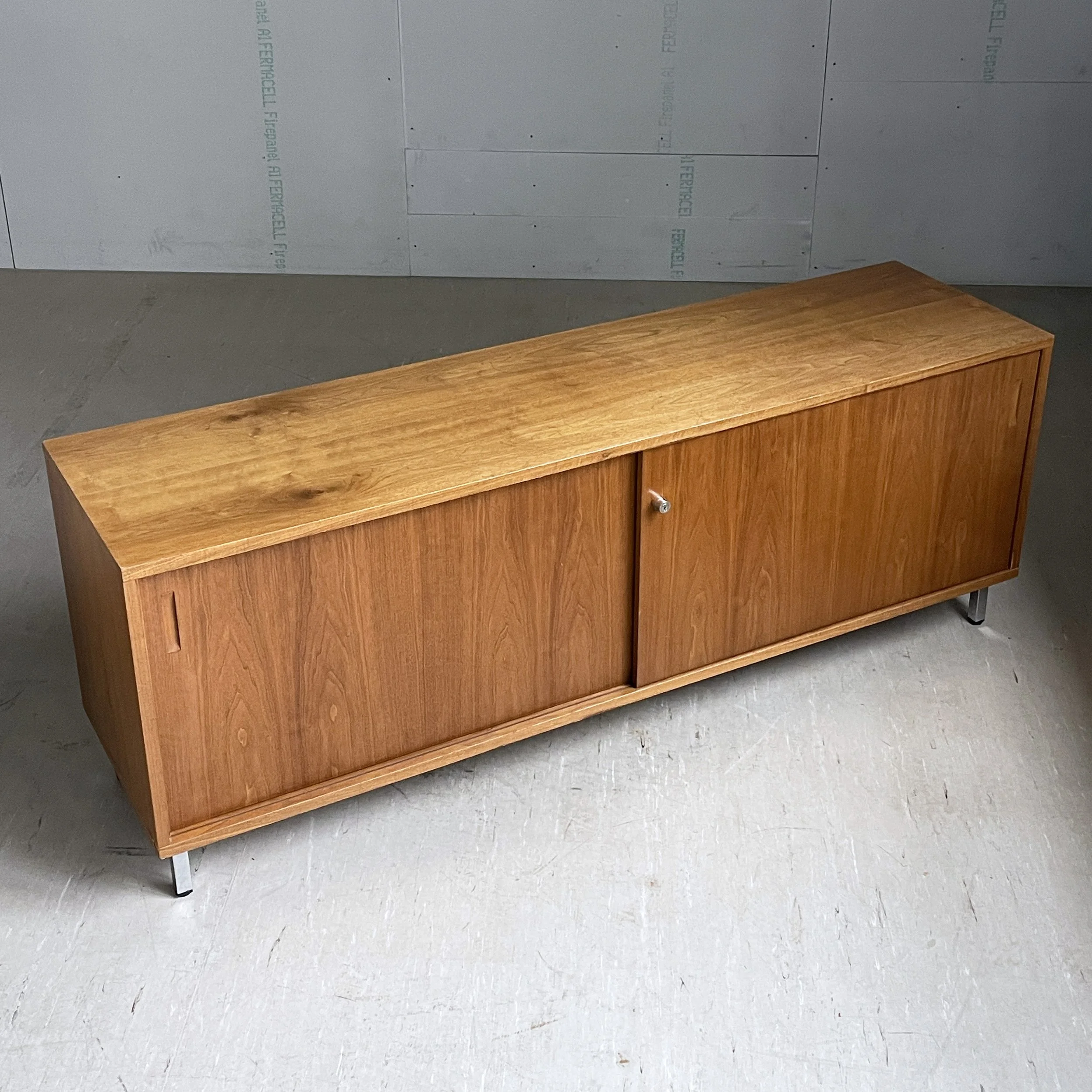 ModernEra_Zingg_Sideboard_Nussbaum_IMG_7729.JPG