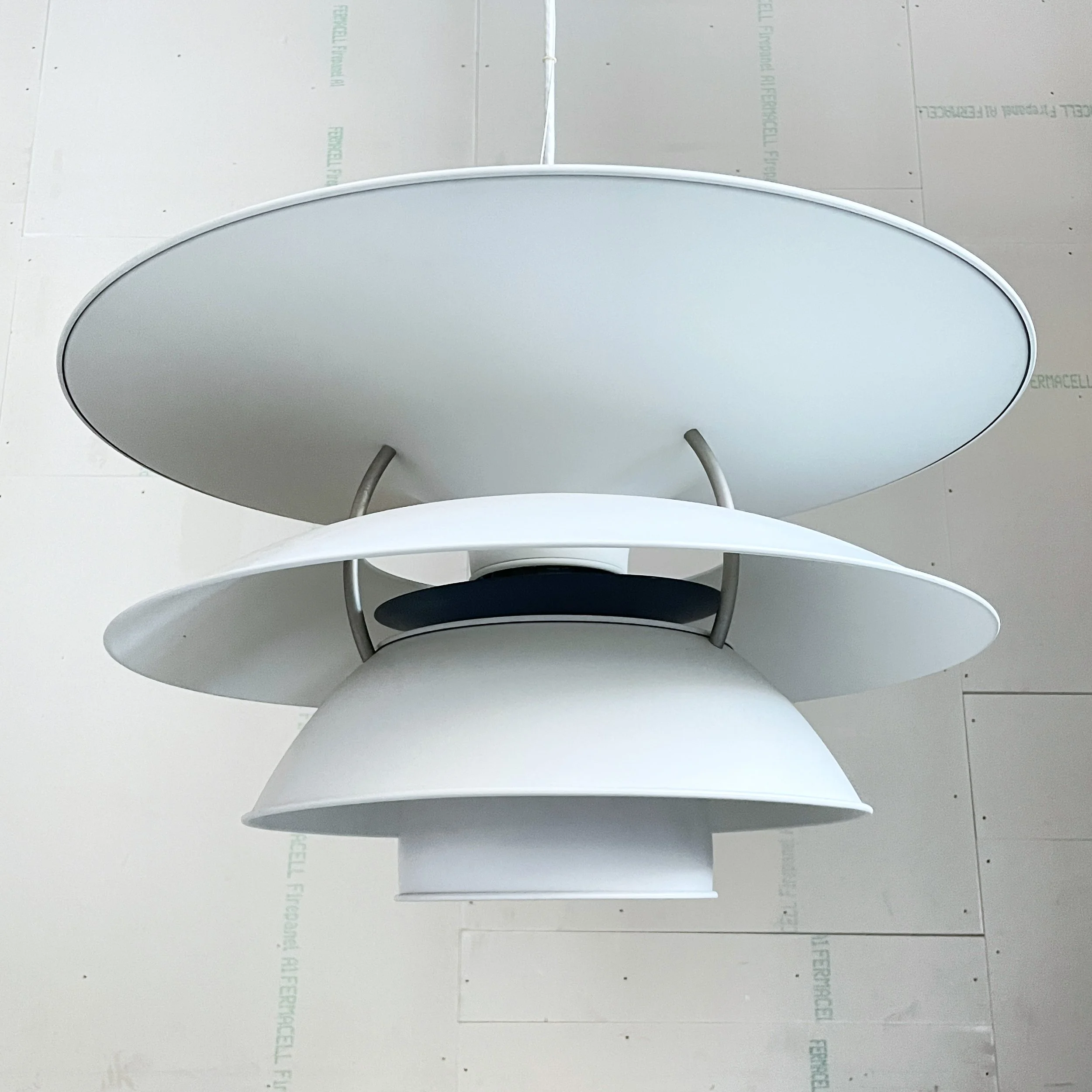 ModernEra_Charlottenborg_Lamp_Poul_Henningsen_0132.jpg