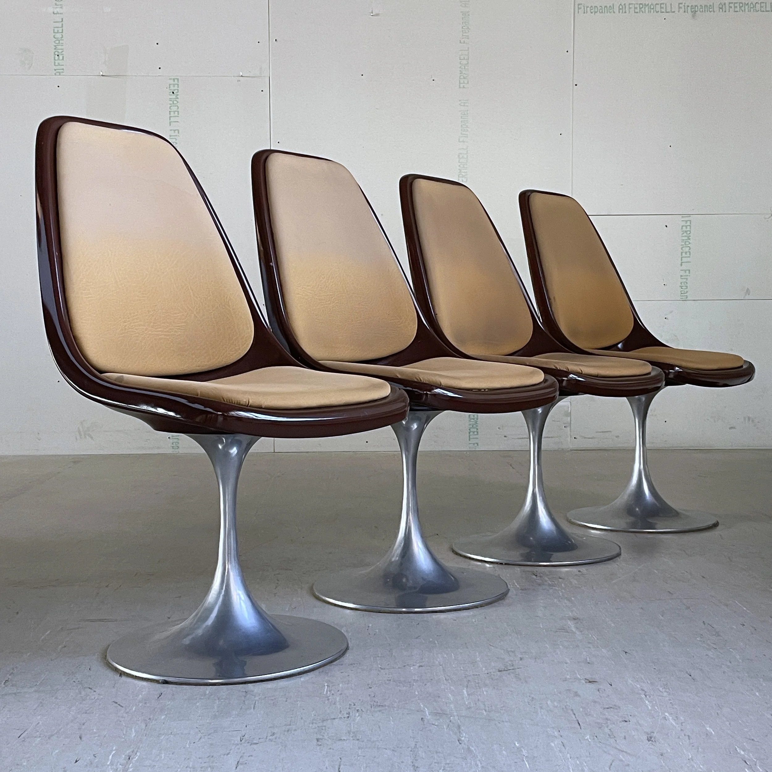 ModernEra_Tulip_Chairs_7836.jpg