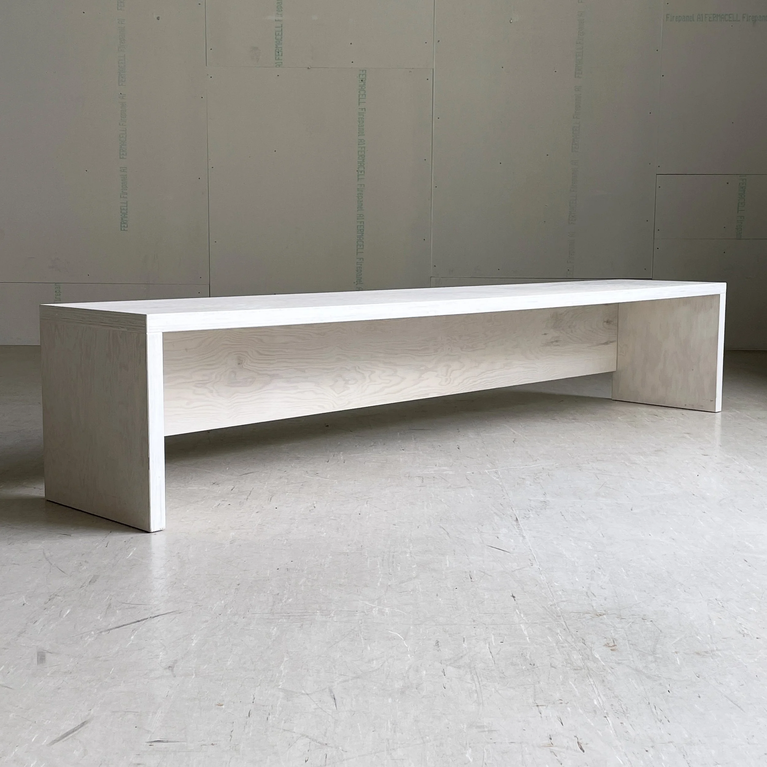 ModernEra_Bank_weiss_5414.jpg