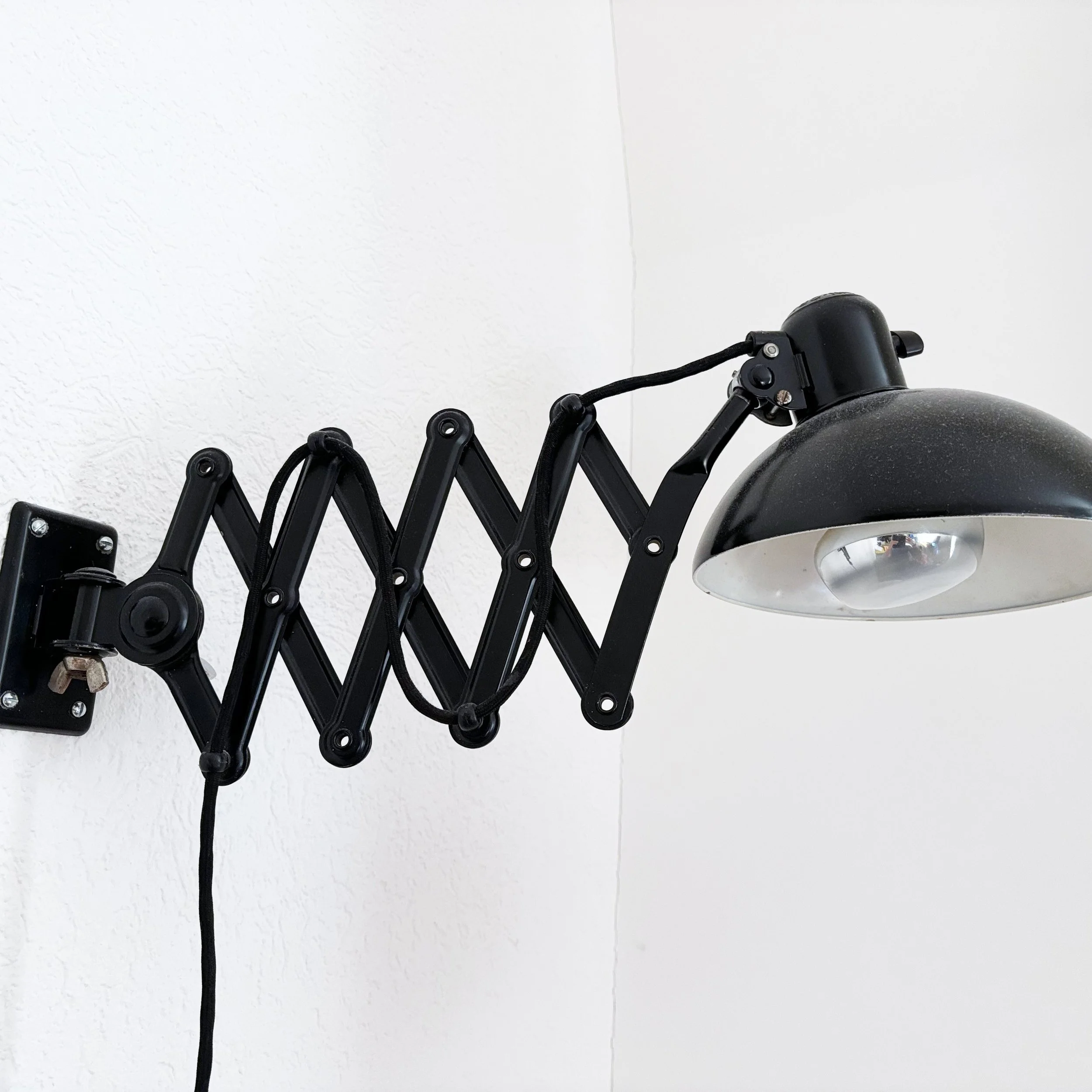 ModernEra_Scherenlampe_schwarz_9528.jpg
