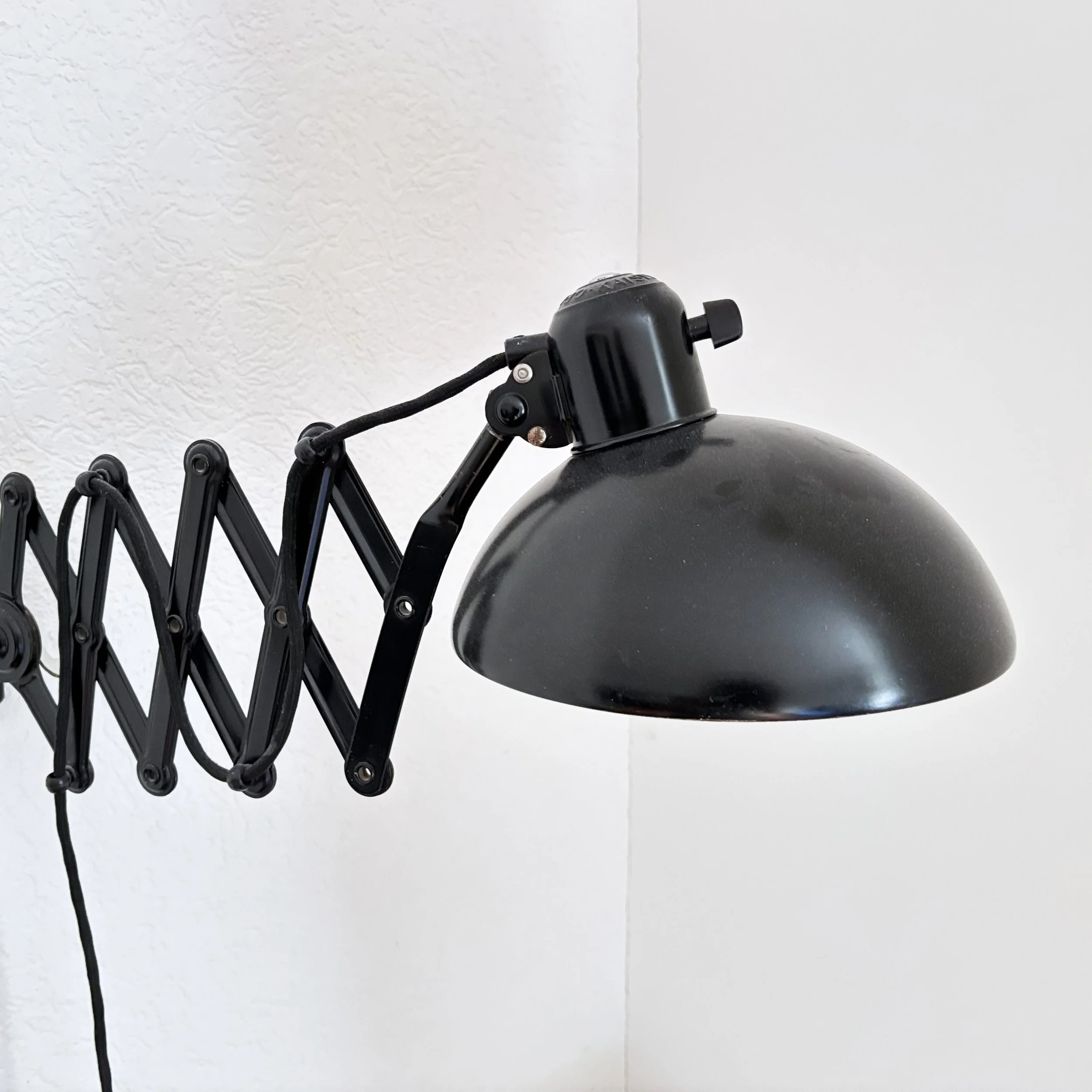 ModernEra_Scherenlampe_schwarz_9530.jpg