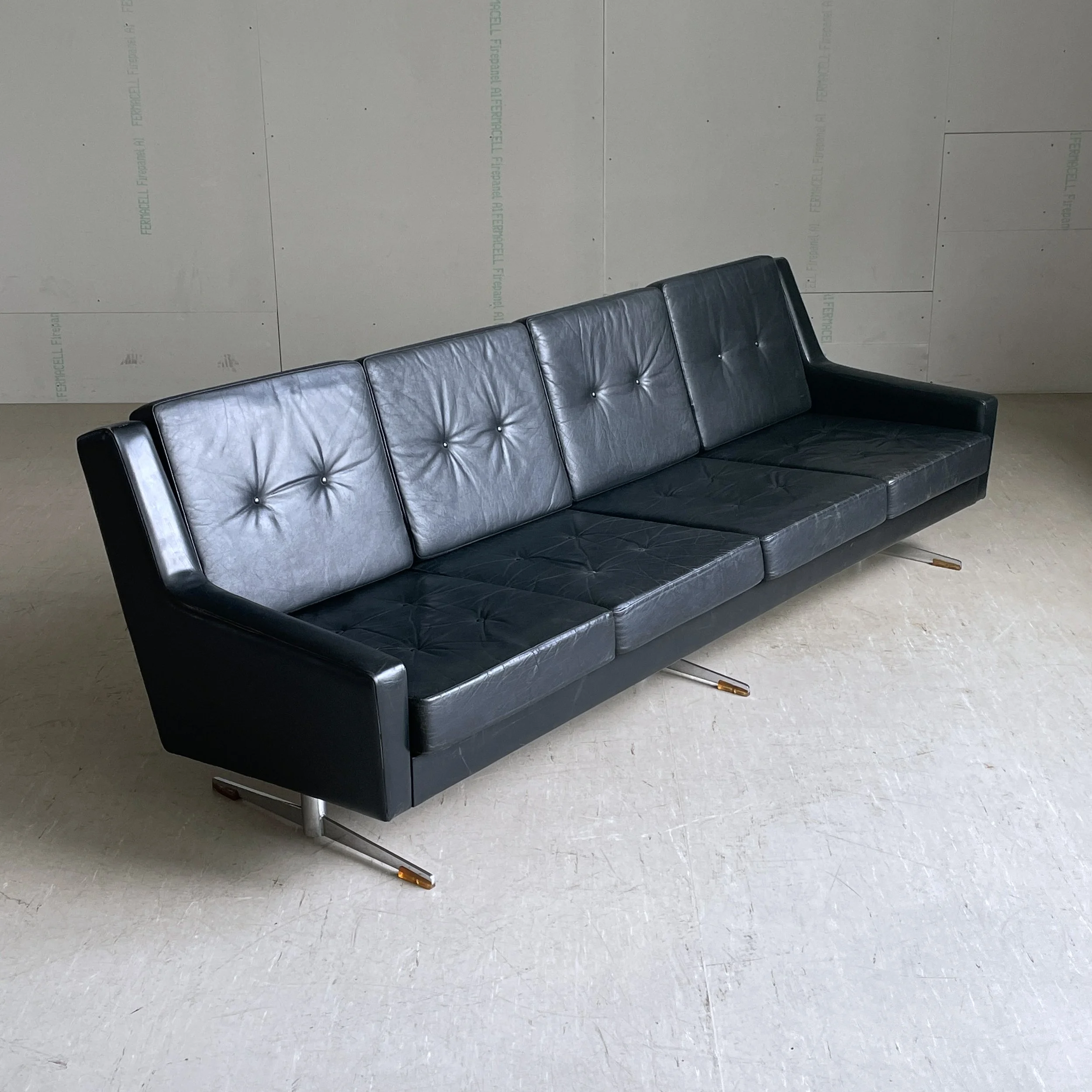 ModernEra_Dänisches_Leder_Sofa_5768.jpg