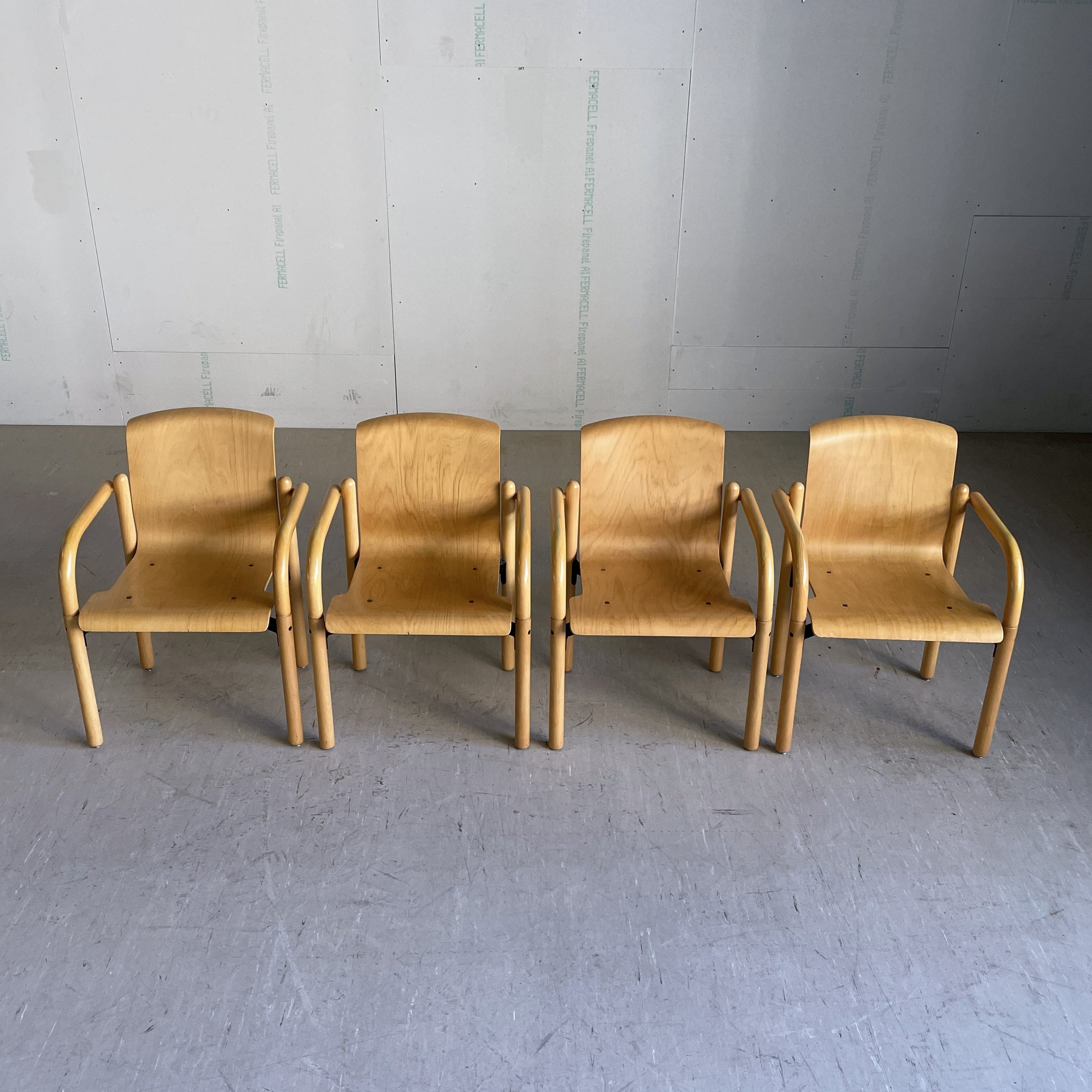 ModernEra_Thonet_Stapelbar6610.jpg