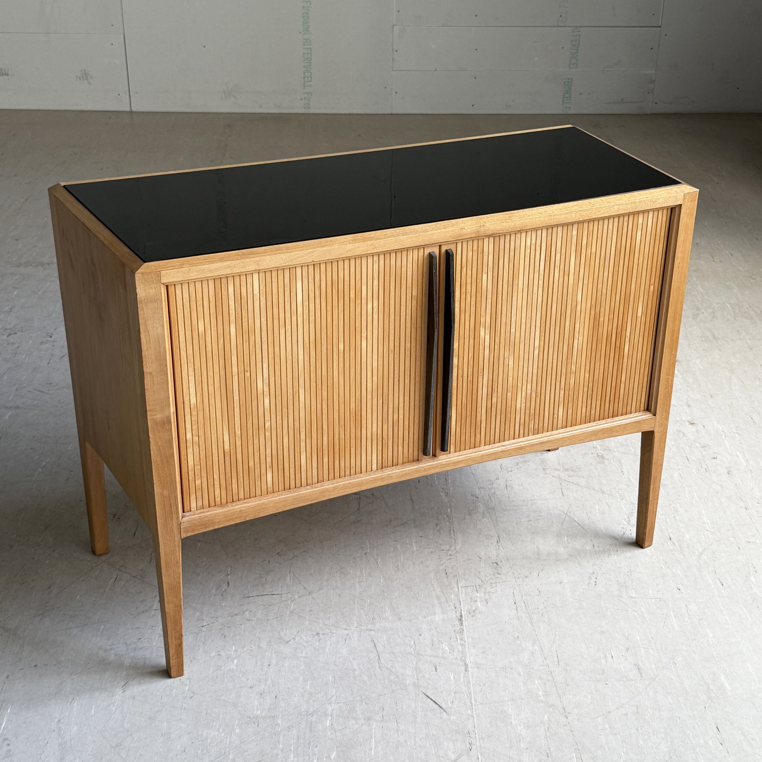 ModernEra_Sideboard_Schiebetüren_8103.jpg