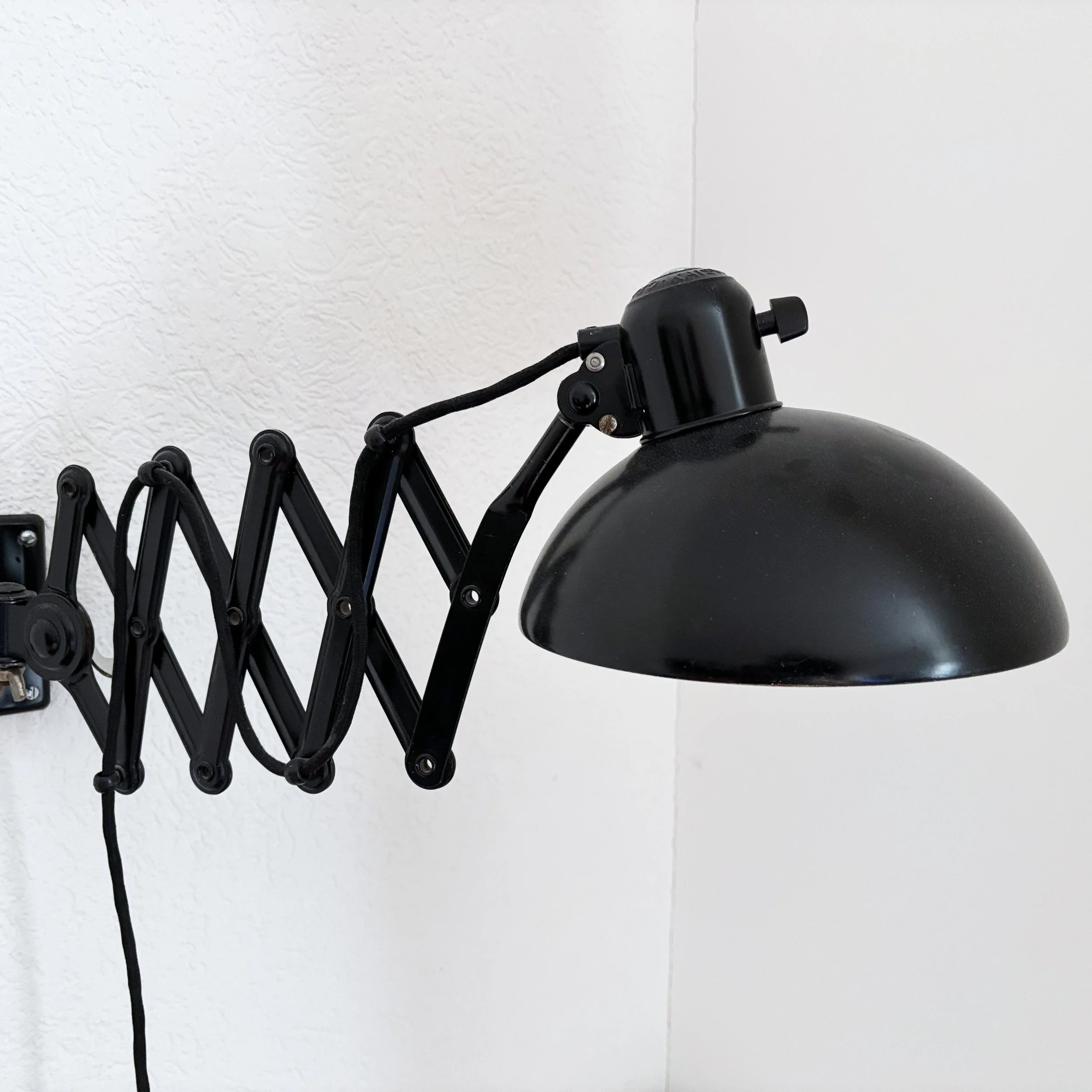 ModernEra_Scherenlampe_schwarz_9529.jpg