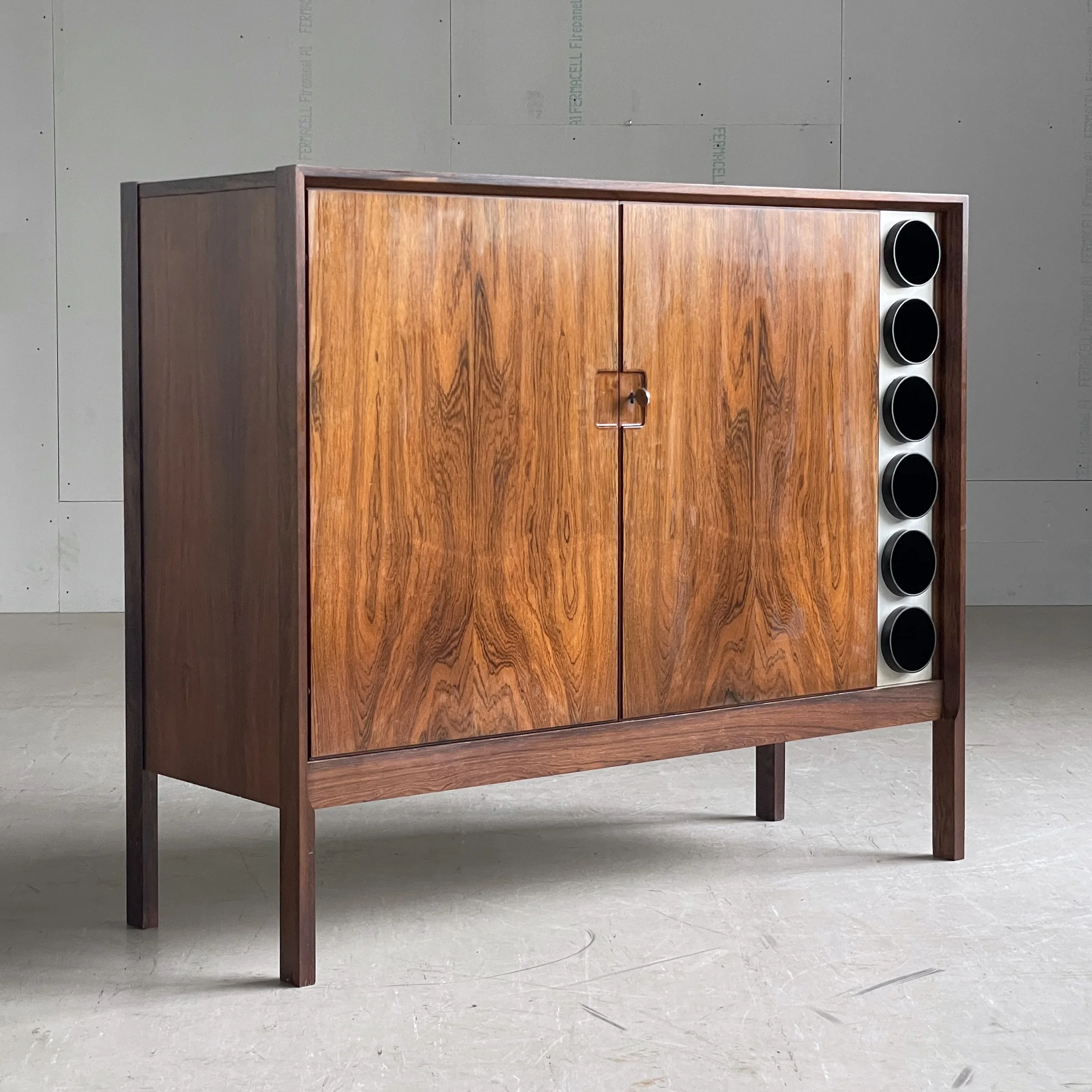 ModernEra_Swiss_Form_Sideboard9771.JPG
