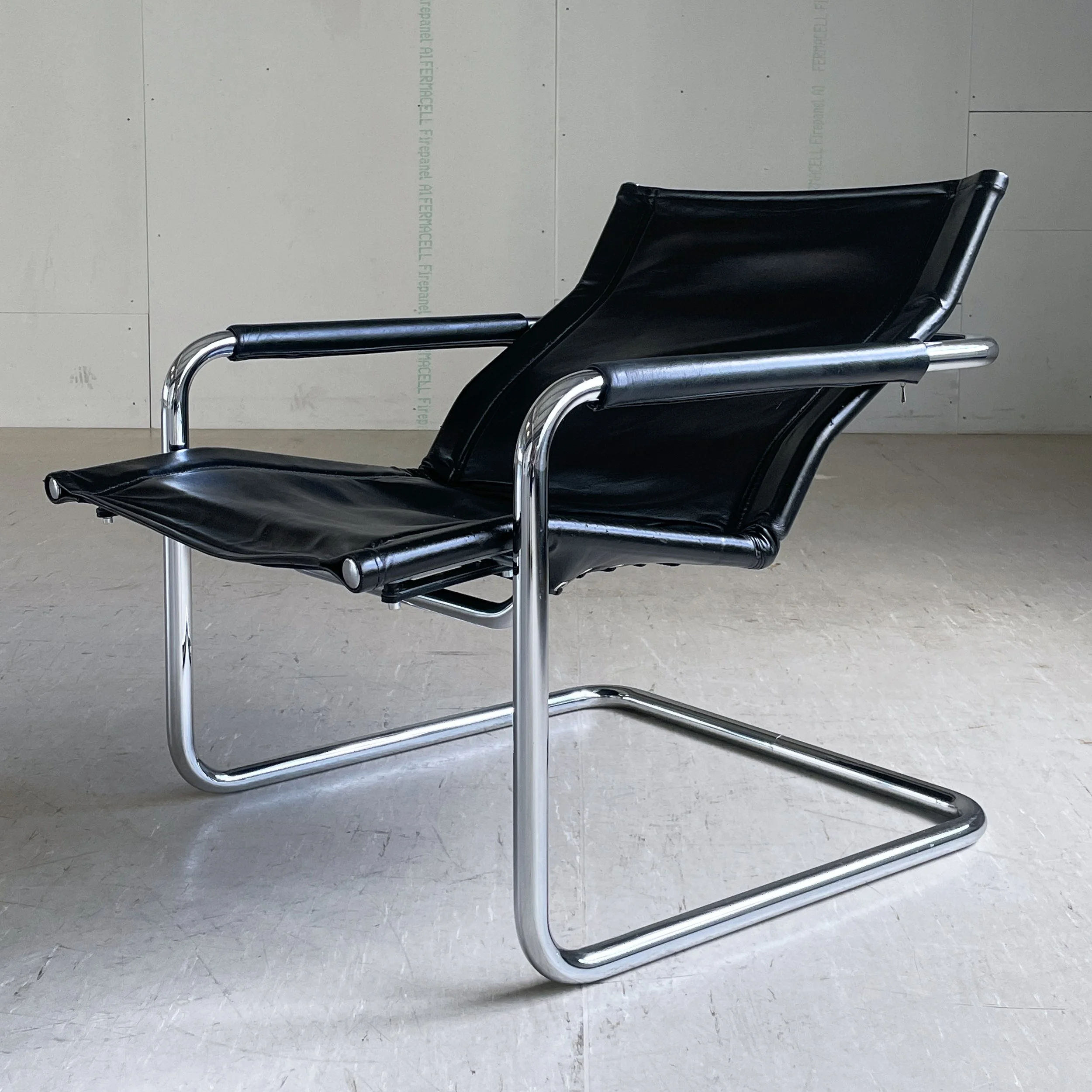 ModernEra_Pfalzberger_Sessel_3258 2.JPG