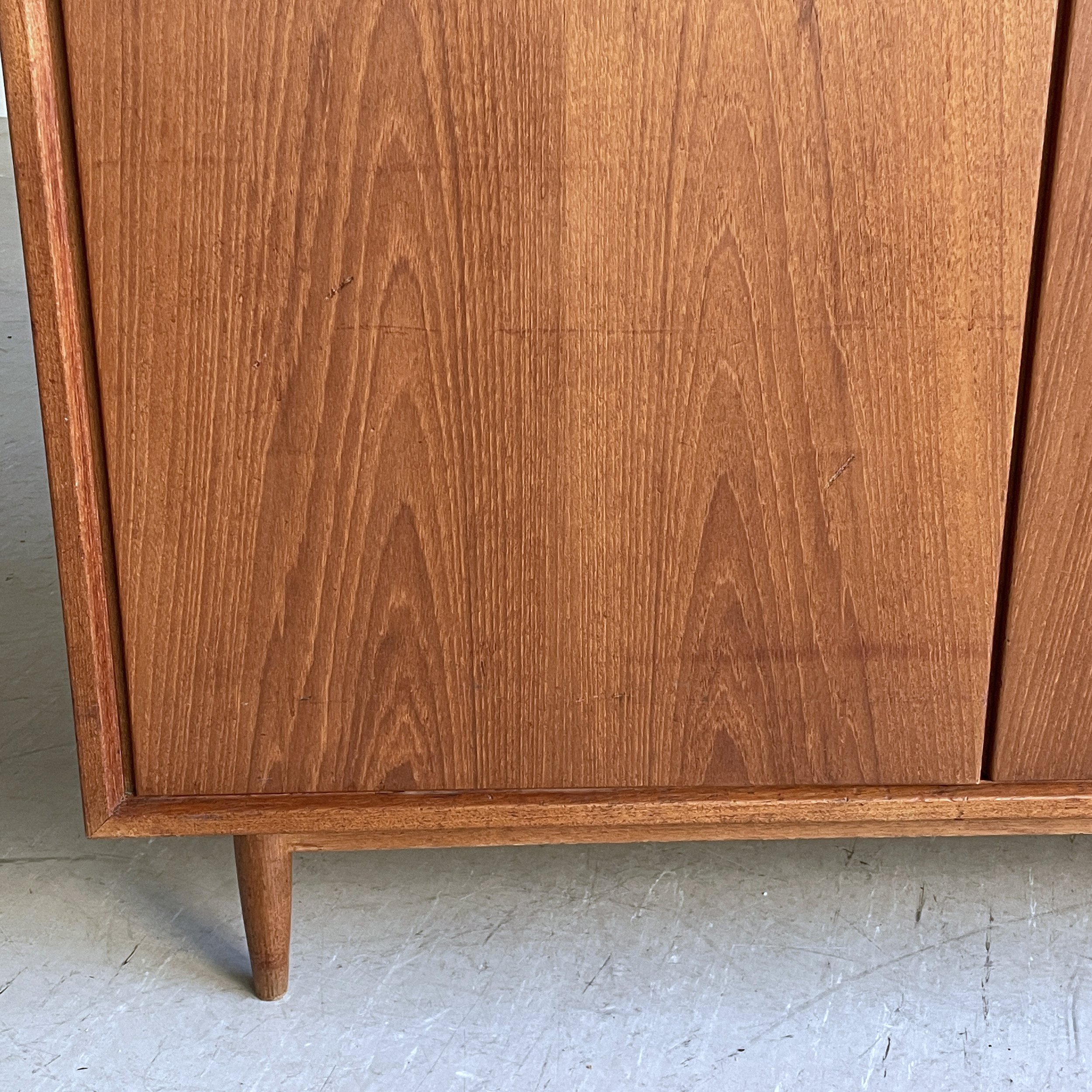 ModernEra_Swiss_Teak_Kleiderschrank_4730.jpg