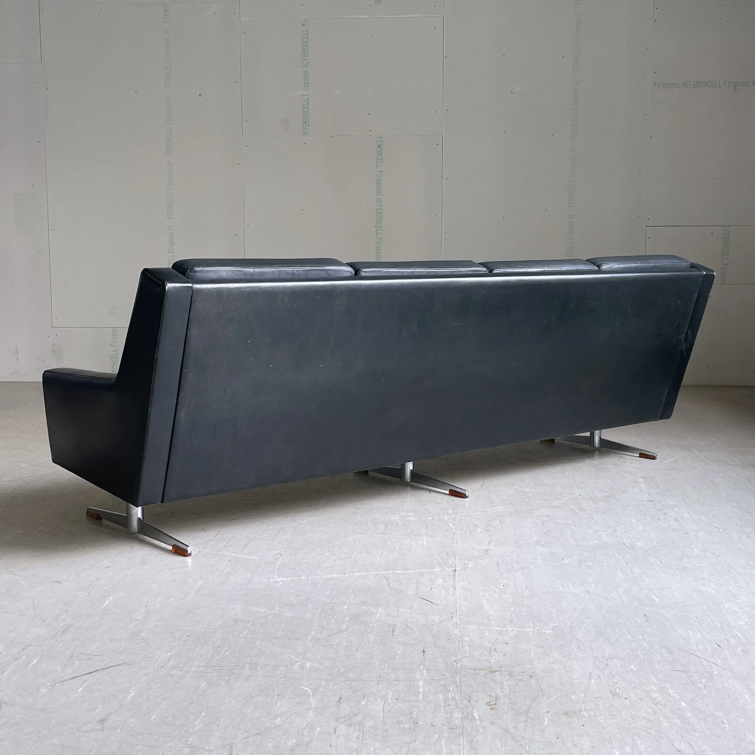 ModernEra_Dänisches_Leder_Sofa_5787.jpg