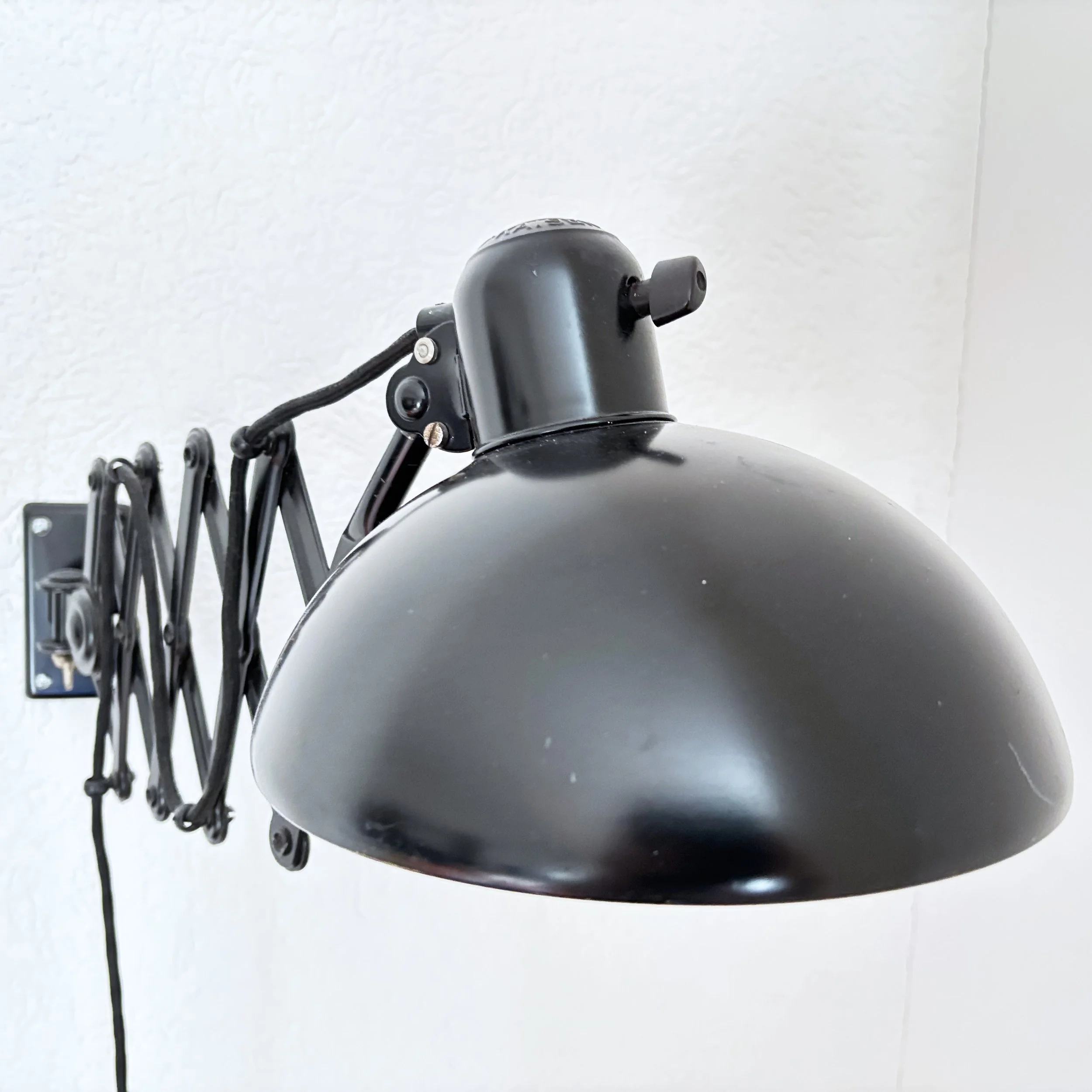 ModernEra_Scherenlampe_schwarz_9531.jpg