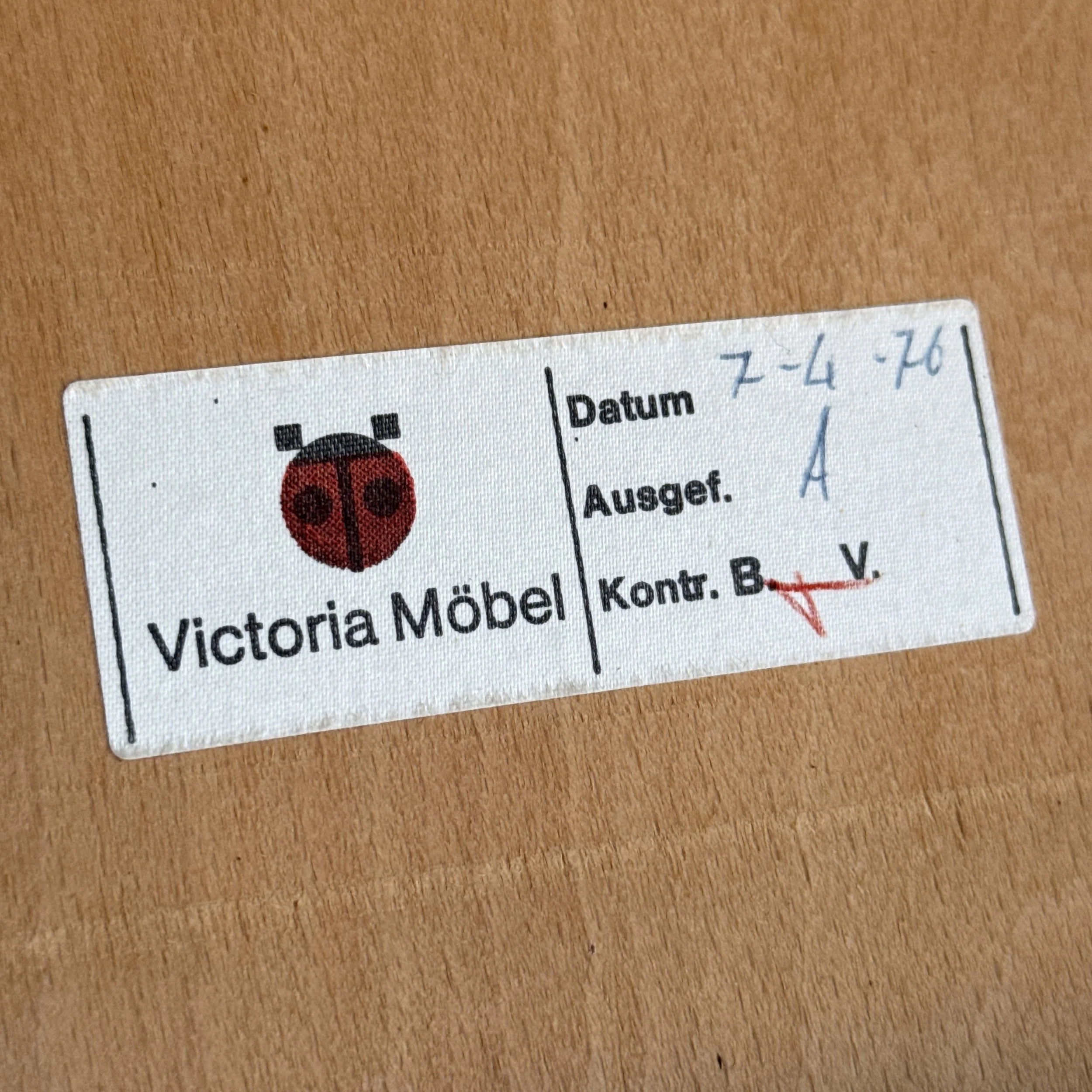 ModernEra_Victoria_Möbel_Stuhl_7701.jpg