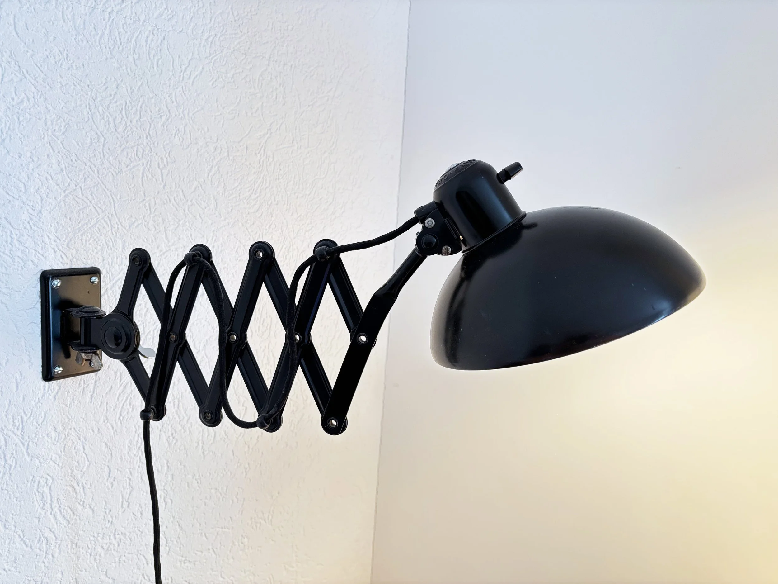 ModernEra_Scherenlampe_schwarz_9535.jpg